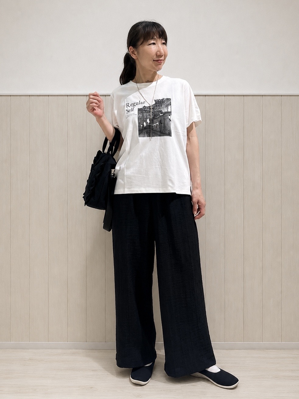 まつみさんの「SHOO･LA･RUE｜【UV/洗濯機可】ほんのりシアーで上品な バックギャザーブラウス」を使ったコーディネート