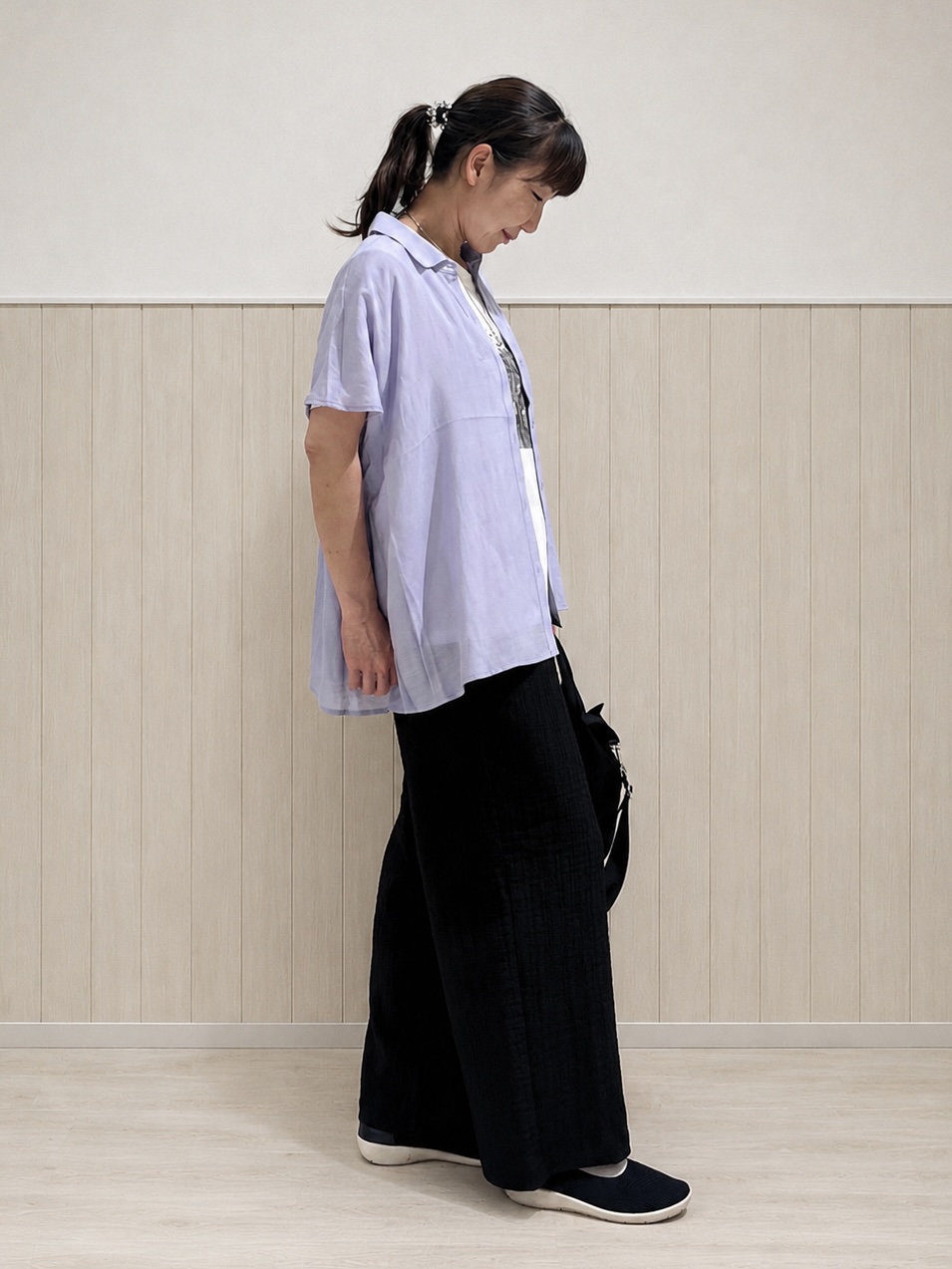 まつみさんの「SHOO･LA･RUE｜【UV/洗濯機可】ほんのりシアーで上品な バックギャザーブラウス」を使ったコーディネート