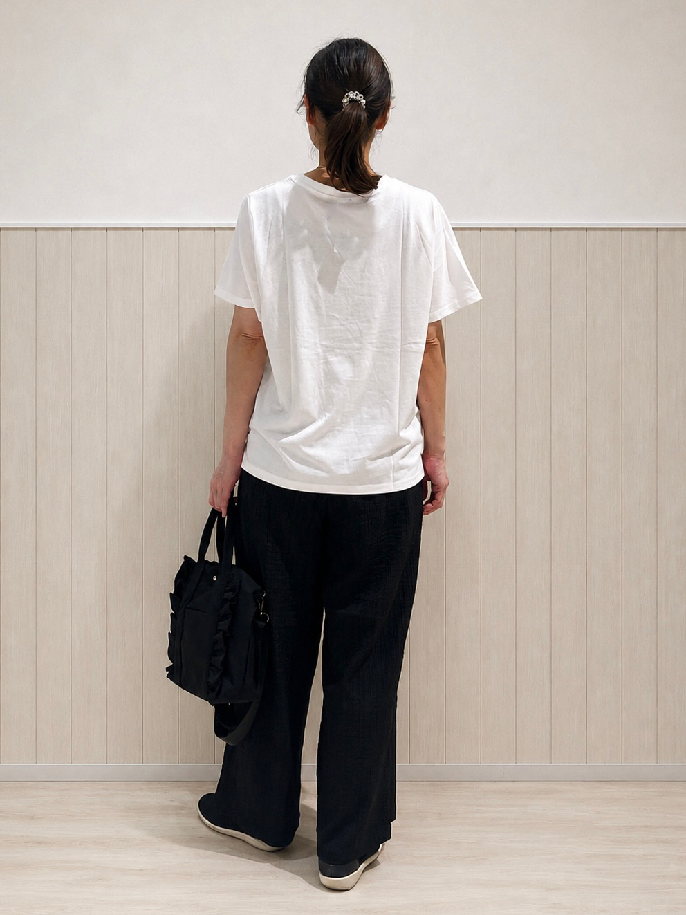 まつみさんの「SHOO･LA･RUE｜【UV/洗濯機可】ほんのりシアーで上品な バックギャザーブラウス」を使ったコーディネート