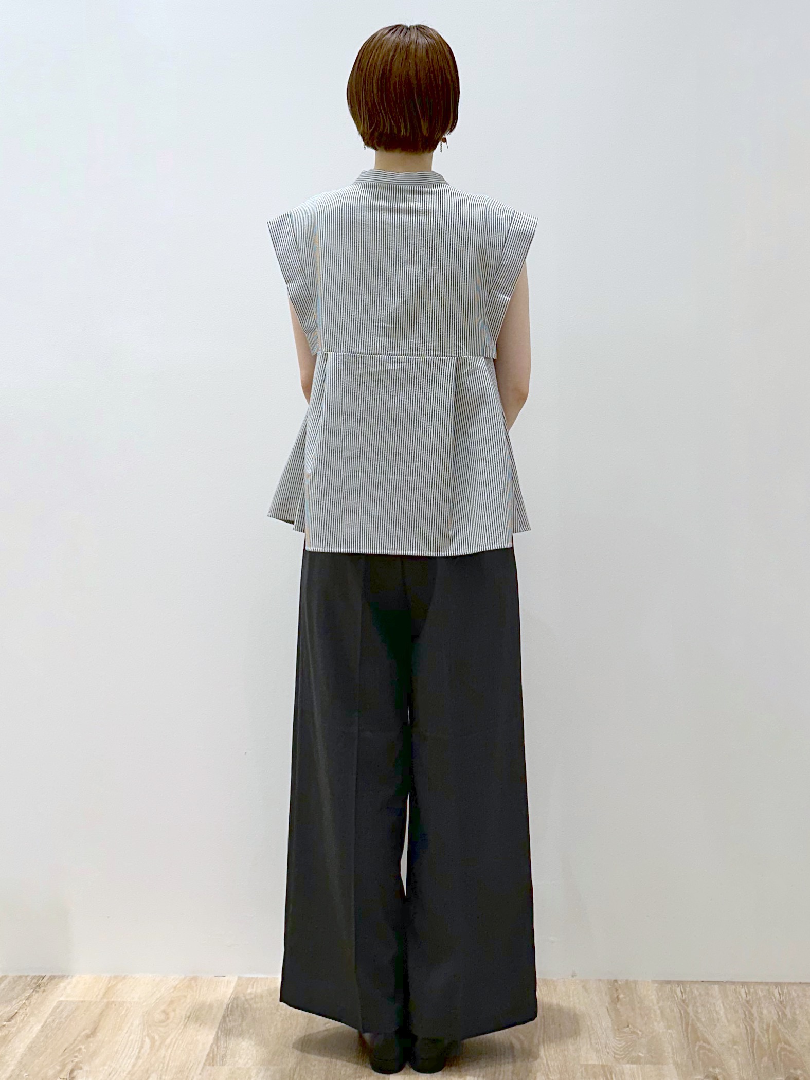 yurieさんの「OPAQUE.CLIP｜『STORY Web7月掲載』ペプラムブラウス《通気性／吸水速乾／UVケア／防シワ／洗濯機OK》」を使ったコーディネート