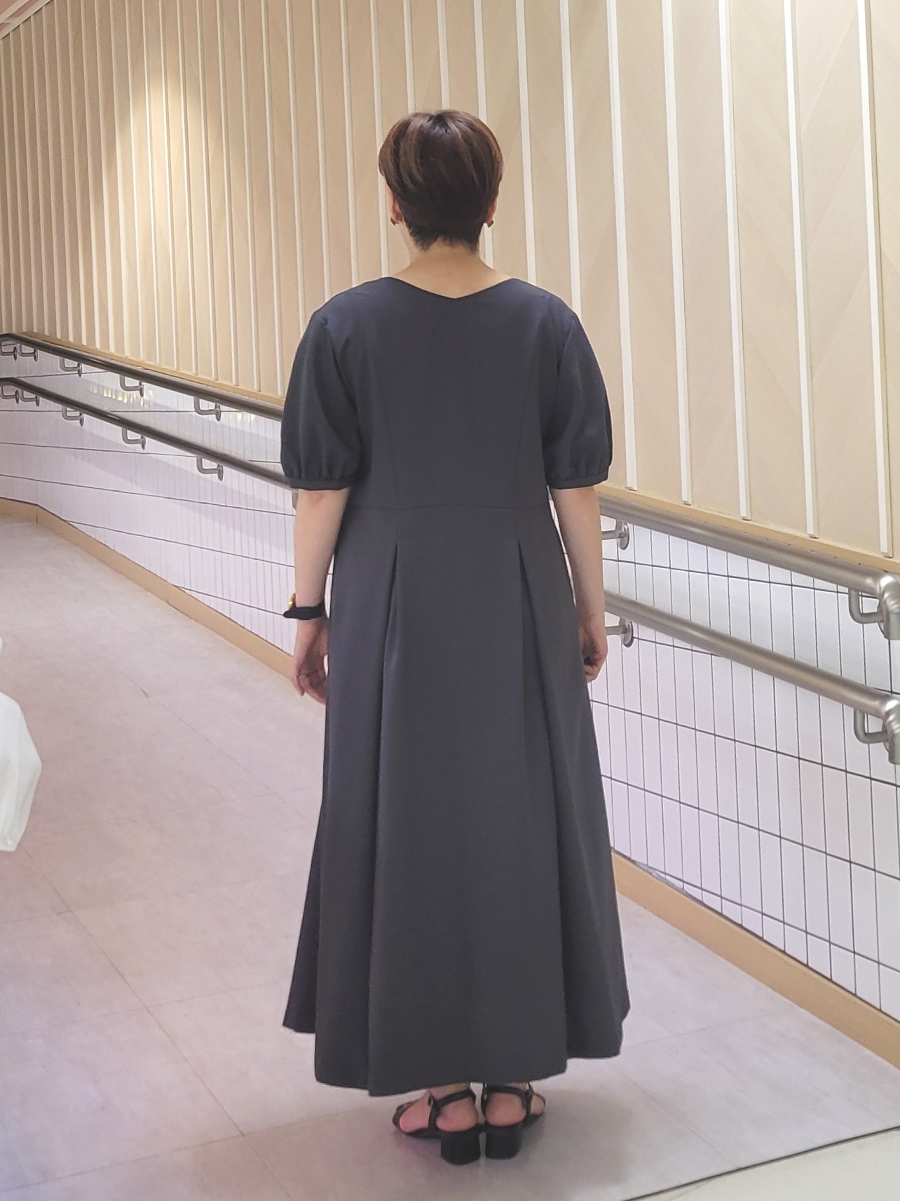 tomoさんの「COUP DE CHANCE｜【手洗い可／日本製】サックワンピース」を使ったコーディネート