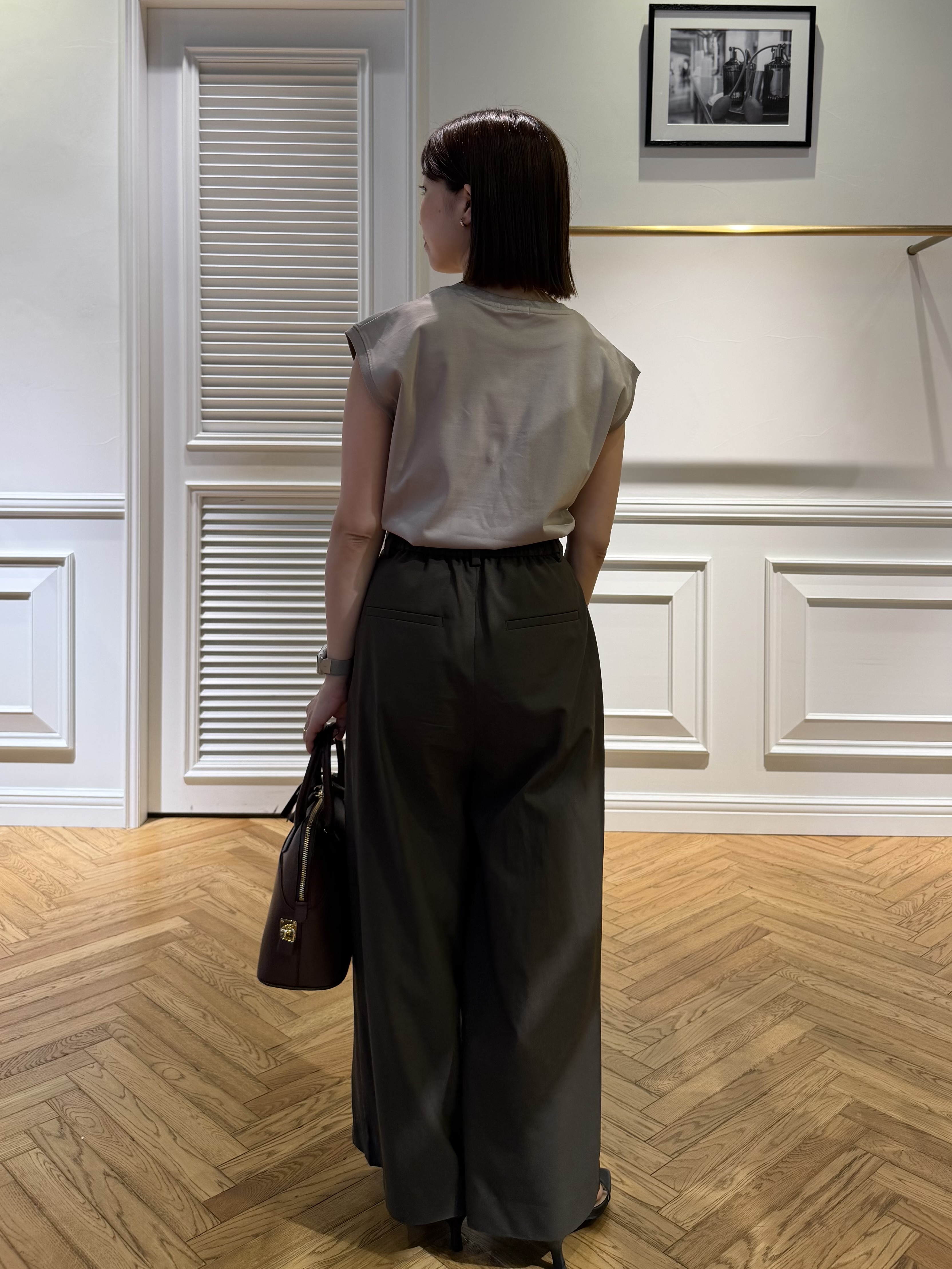 つじ まこさんの「DRESSTERIOR｜【接触冷感／抗菌防臭／消臭】アイスクリアコットンフレンチスリーブT」を使ったコーディネート