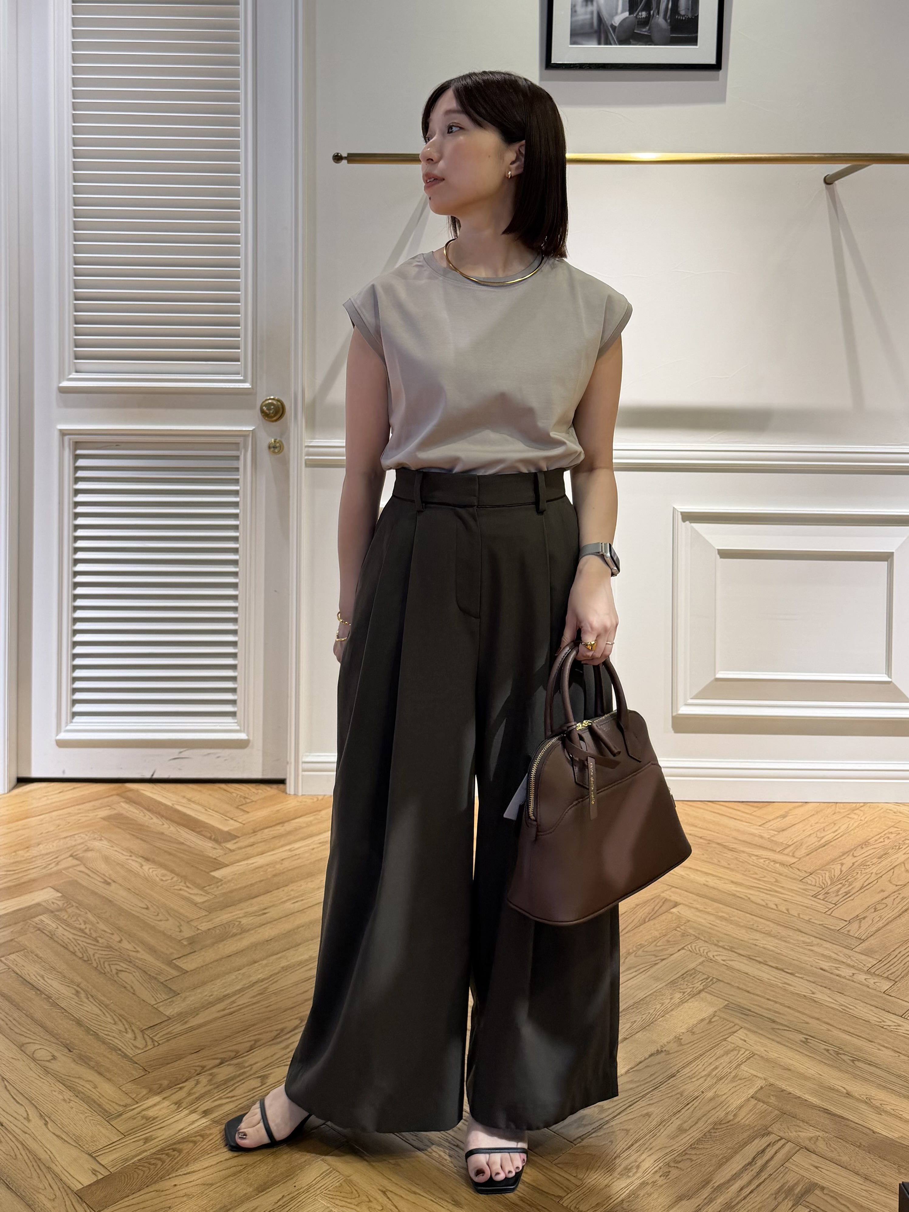 つじ まこさんの「DRESSTERIOR｜【接触冷感／抗菌防臭／消臭】アイスクリアコットンフレンチスリーブT」を使ったコーディネート