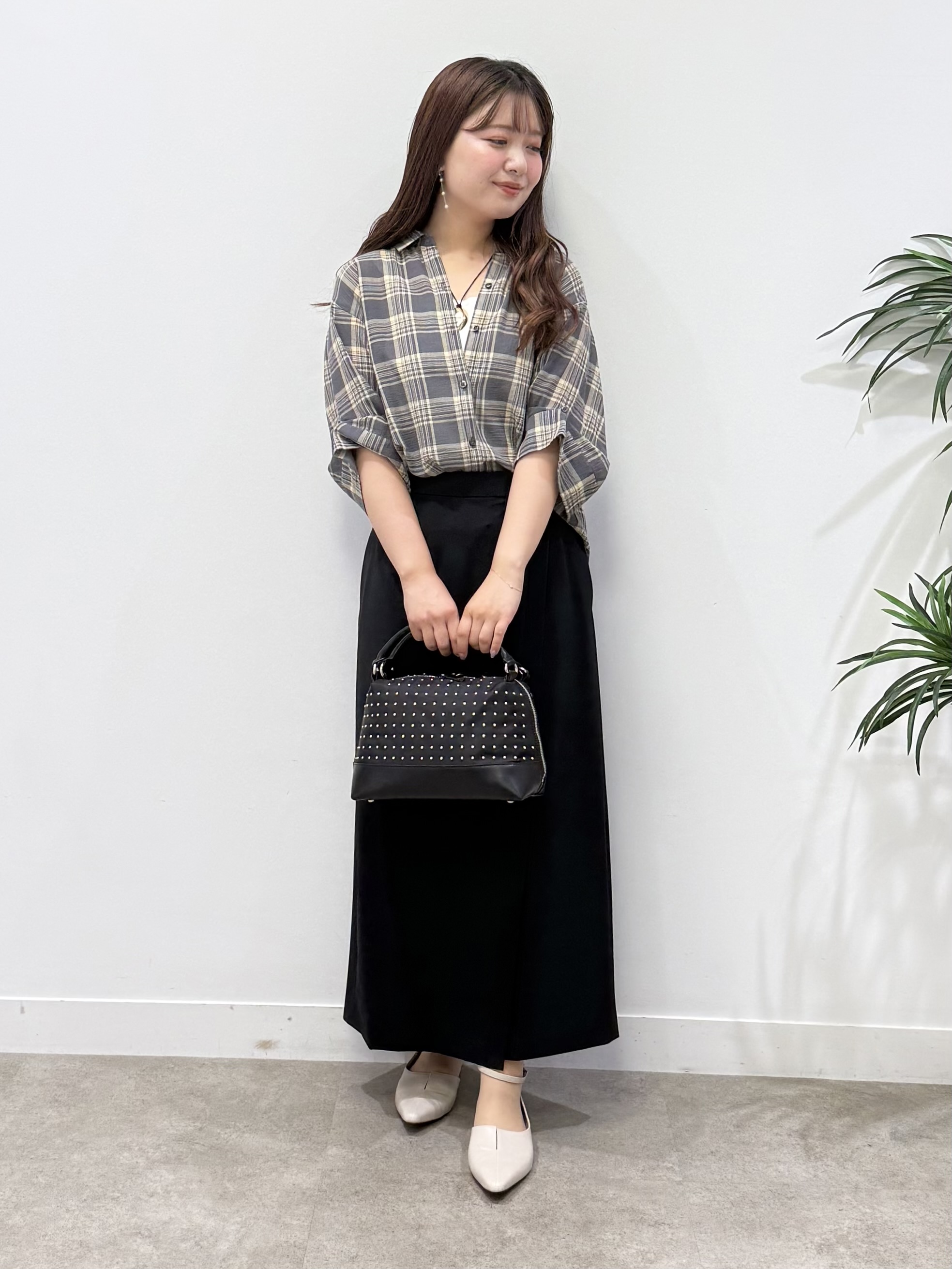 いくみさんの「INDIVI｜【コットン100％／透け感／2WAY】袖アレンジ チェックシャツ」を使ったコーディネート