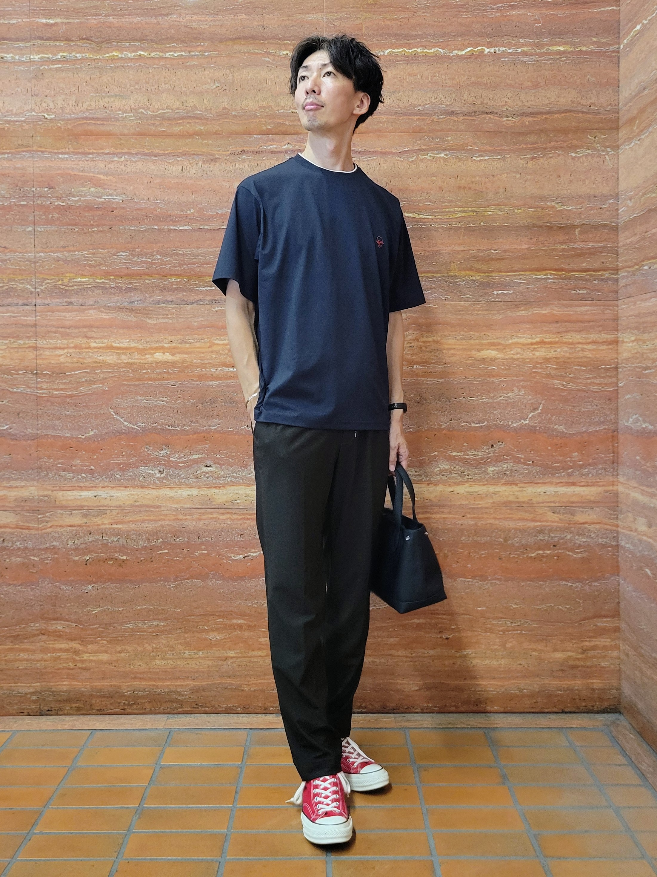 piroyaさんの「TAKEO KIKUCHI｜【汗染み軽減/接触冷感】フェイクレイヤード ワンポイント刺繍Ｔシャツ」を使ったコーディネート