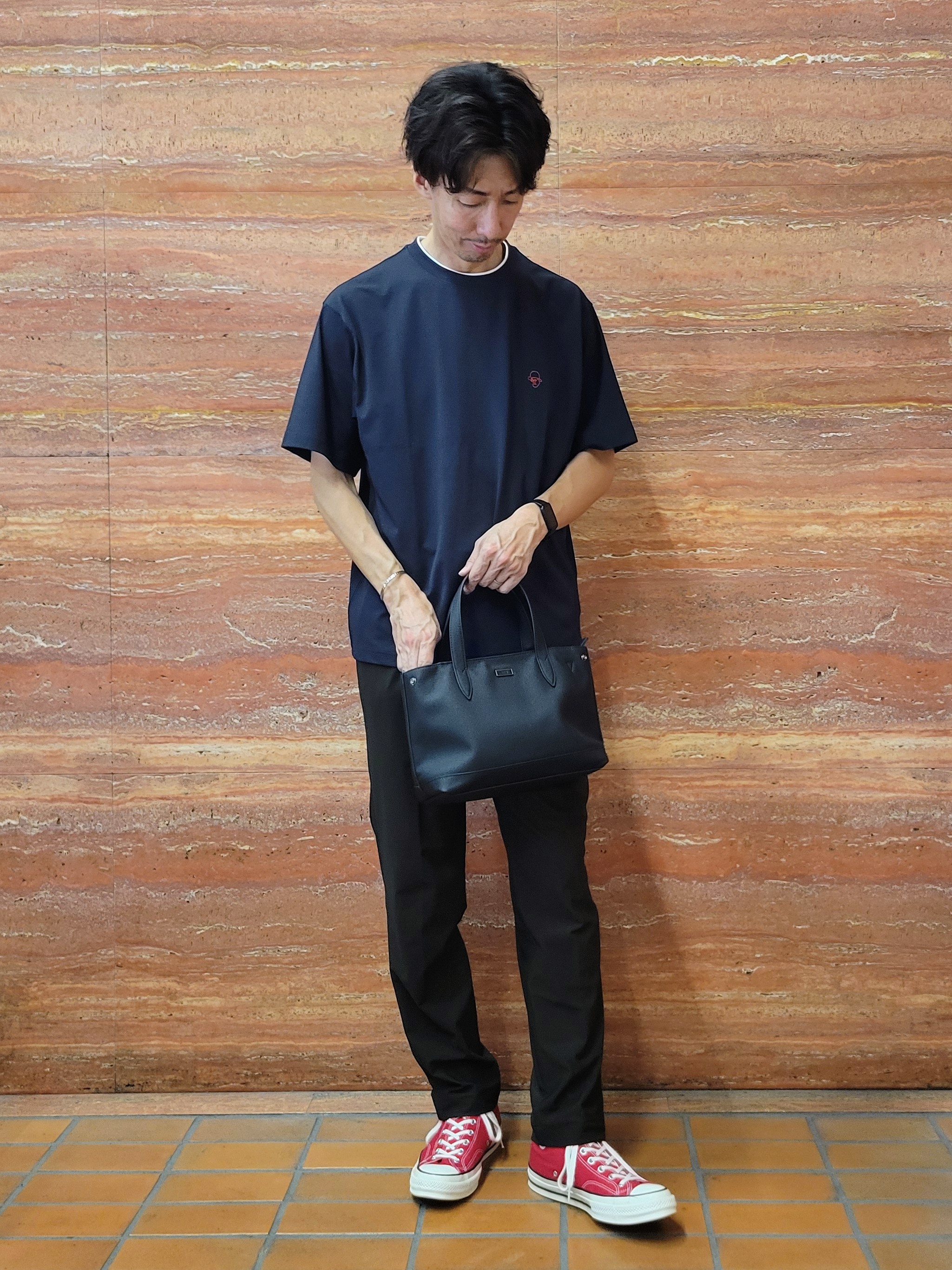 piroyaさんの「TAKEO KIKUCHI｜【汗染み軽減/接触冷感】フェイクレイヤード ワンポイント刺繍Ｔシャツ」を使ったコーディネート