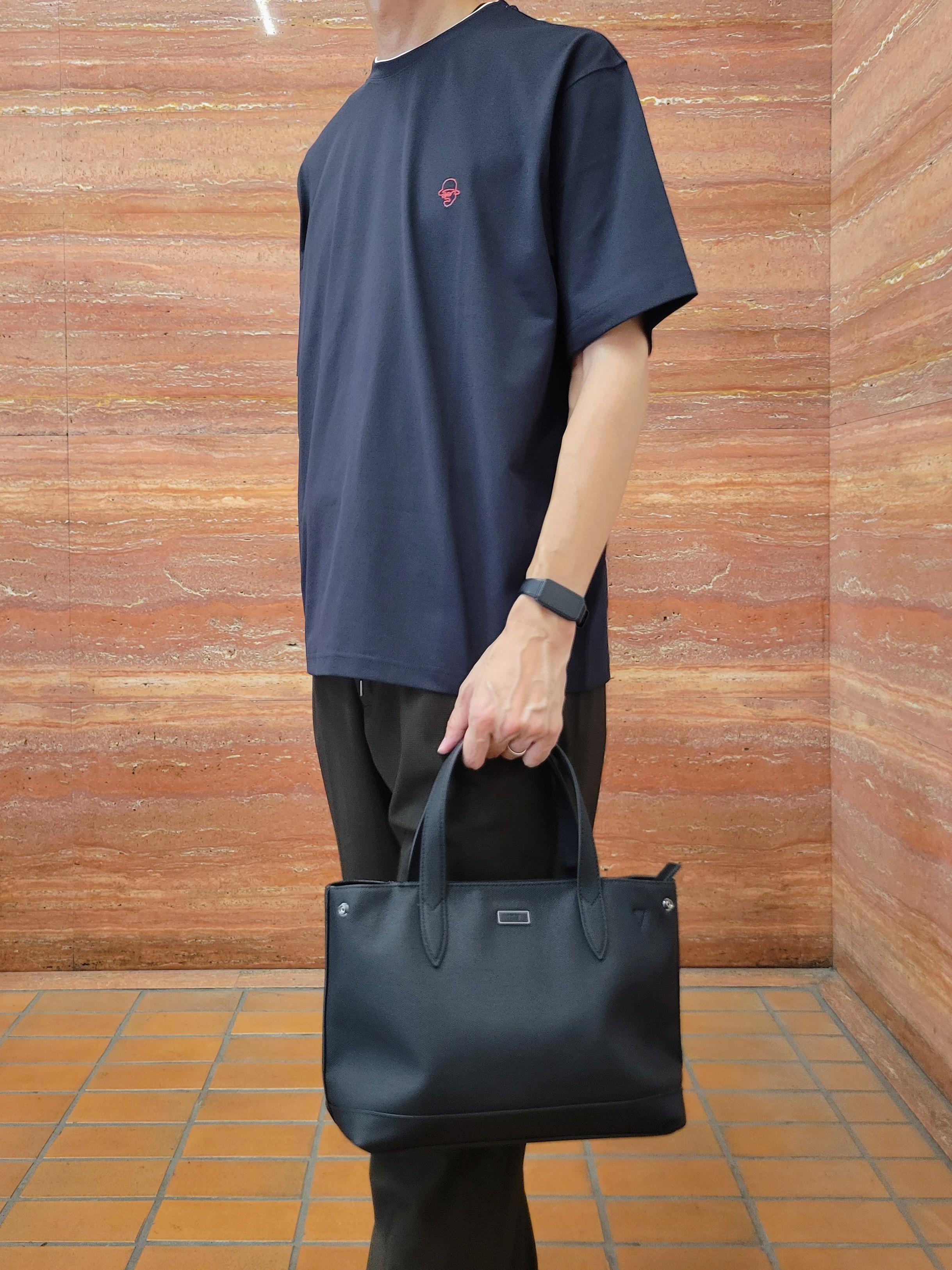 piroyaさんの「TAKEO KIKUCHI｜【汗染み軽減/接触冷感】フェイクレイヤード ワンポイント刺繍Ｔシャツ」を使ったコーディネート