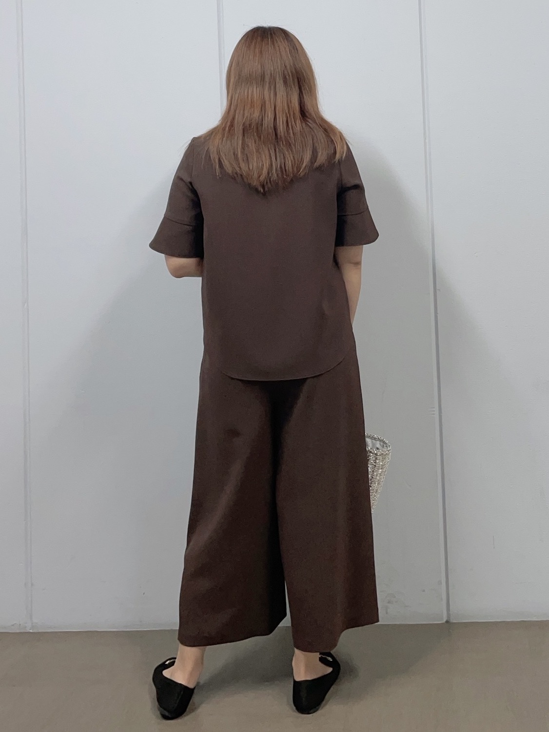 minoriさんの「COUP DE CHANCE｜【手洗い可／日本製／セットアップ可】キーネックブラウス」を使ったコーディネート