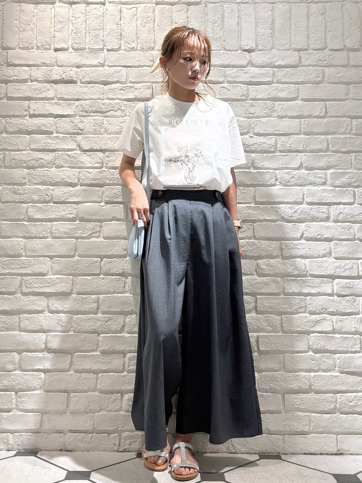 さえりさんの「index｜【UV】フラワープリントTシャツ≪洗濯機OK／接触冷感≫」を使ったコーディネート