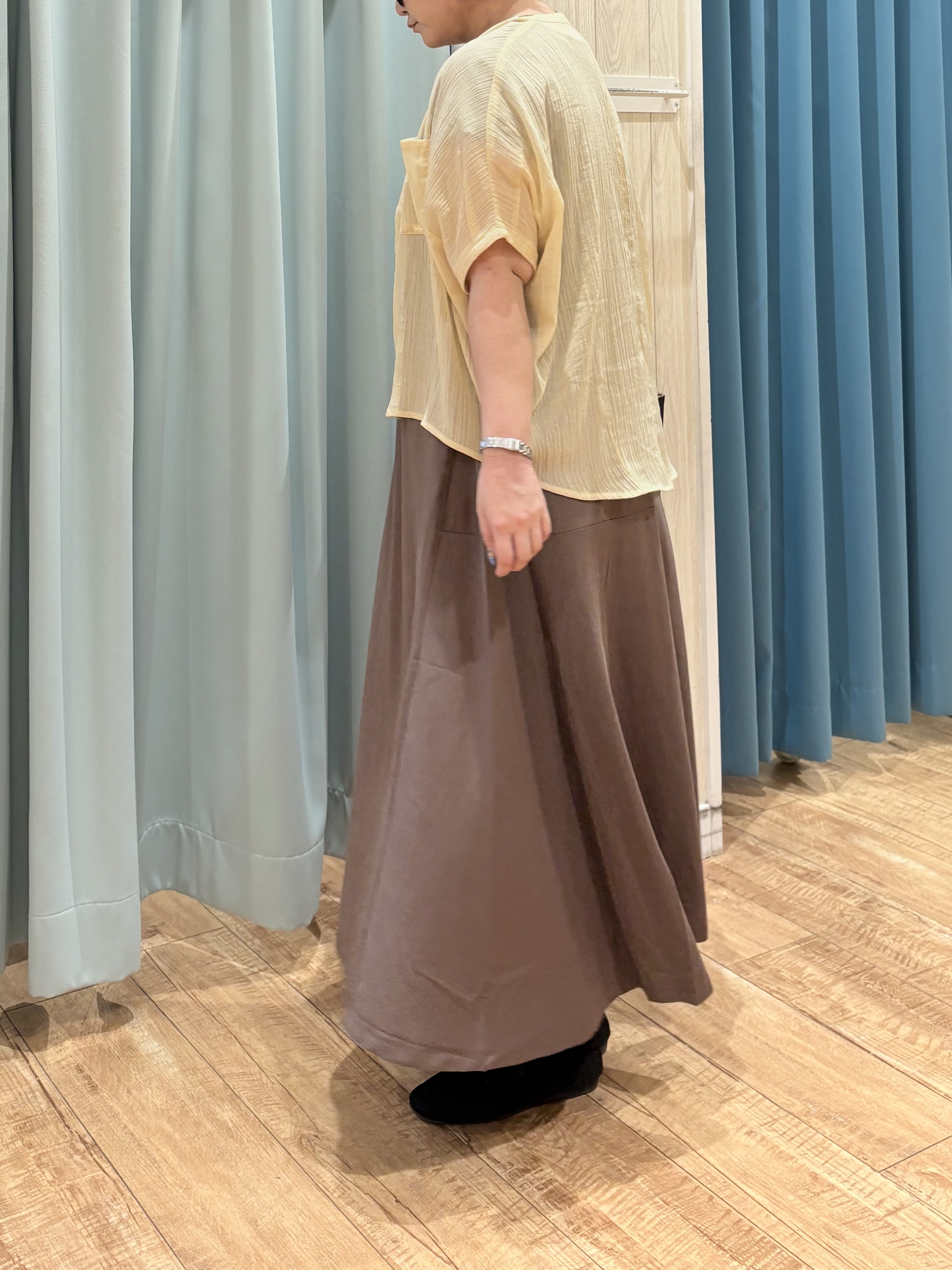砂糖さんの「SHOO･LA･RUE｜【洗濯機可/選べる6色】程よいシアー感が涼し気 ゆったりワッシャードルマンブラウス」を使ったコーディネート