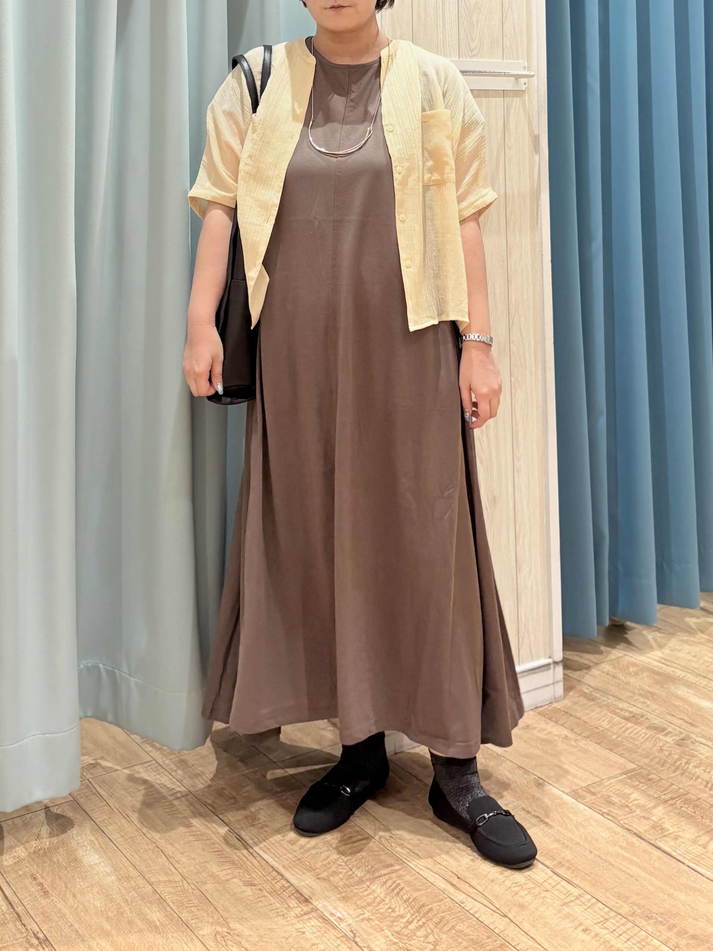 砂糖さんの「SHOO･LA･RUE｜【洗濯機可/選べる6色】程よいシアー感が涼し気 ゆったりワッシャードルマンブラウス」を使ったコーディネート