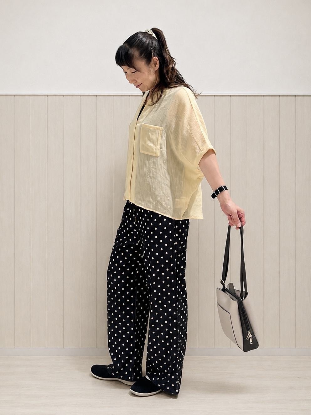 まつみさんの「SHOO･LA･RUE｜【洗濯機可/選べる6色】程よいシアー感が涼し気 ゆったりワッシャードルマンブラウス」を使ったコーディネート