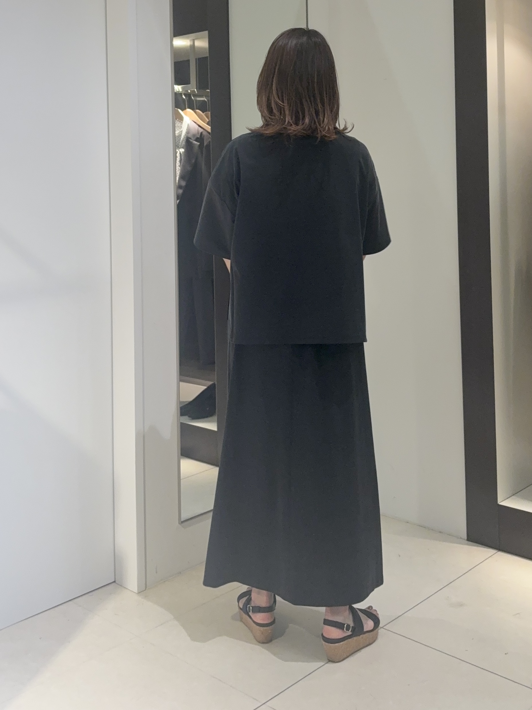 tomoさんの「UNTITLED｜【きれいめTシャツ/セットアップ可】ヴィンテージライクプルオーバー」を使ったコーディネート