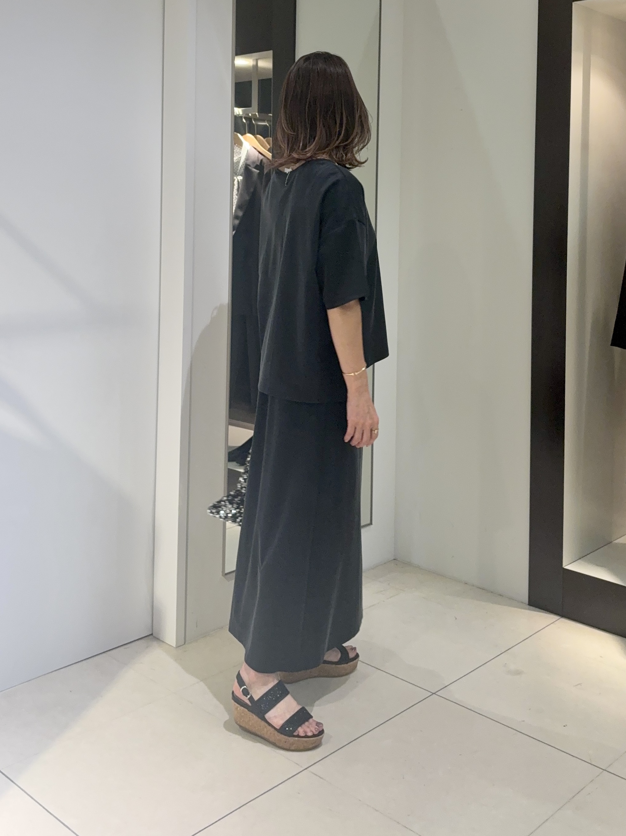 tomoさんの「UNTITLED｜【きれいめTシャツ/セットアップ可】ヴィンテージライクプルオーバー」を使ったコーディネート