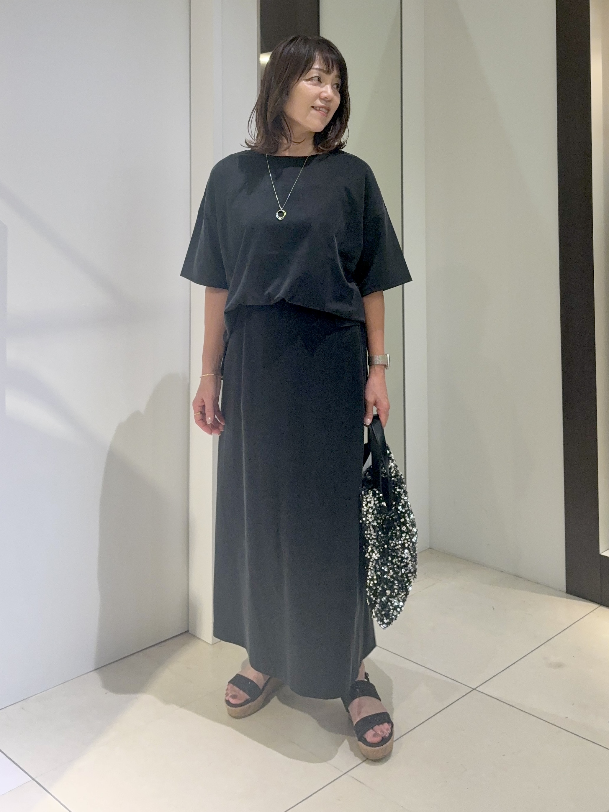 tomoさんの「UNTITLED｜【きれいめTシャツ/セットアップ可】ヴィンテージライクプルオーバー」を使ったコーディネート