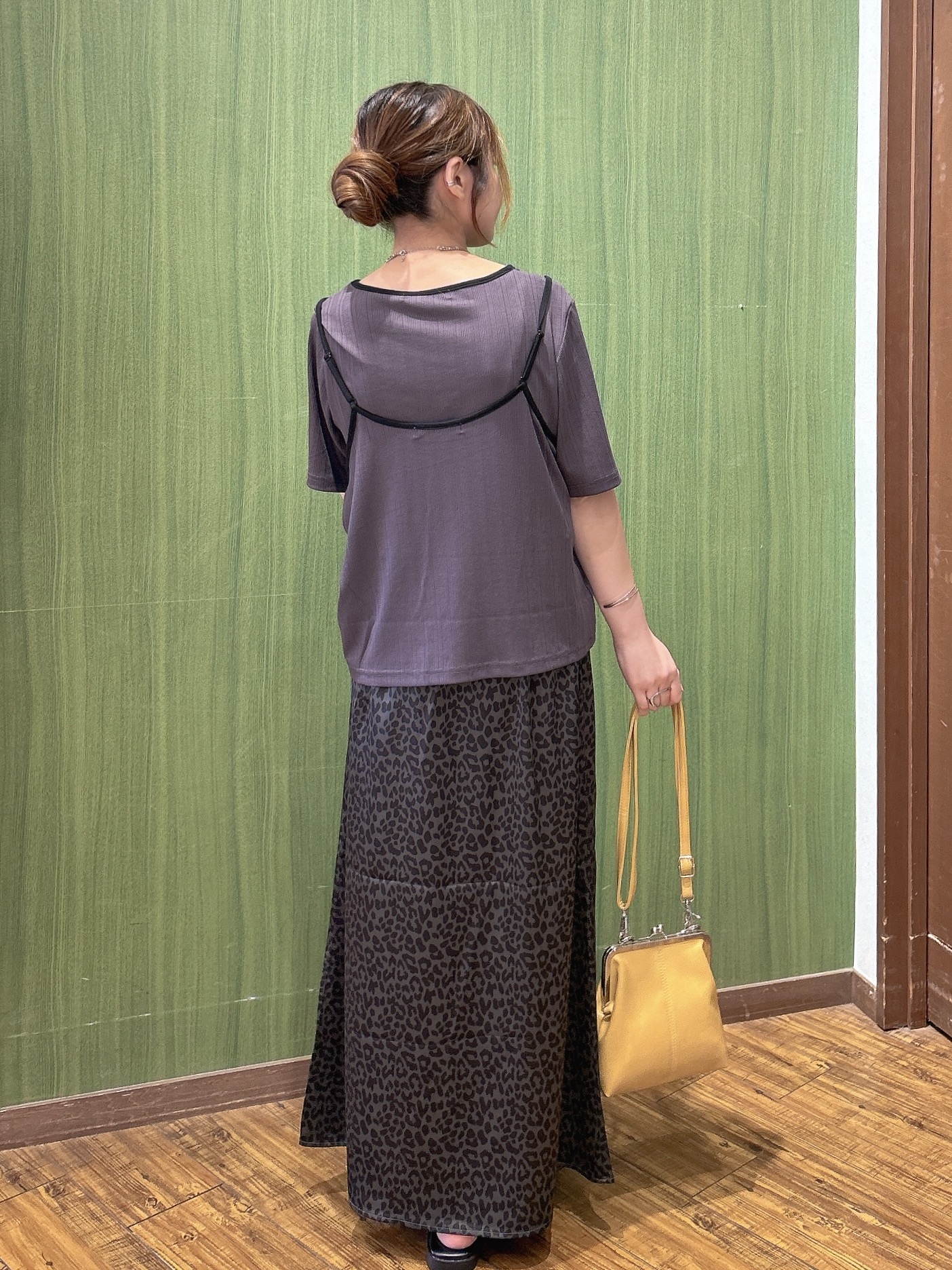 かおりさんの「SHOO･LA･RUE｜【2点セット】ランダムテレコで細見え  配色使いTシャツ+キャミソール」を使ったコーディネート