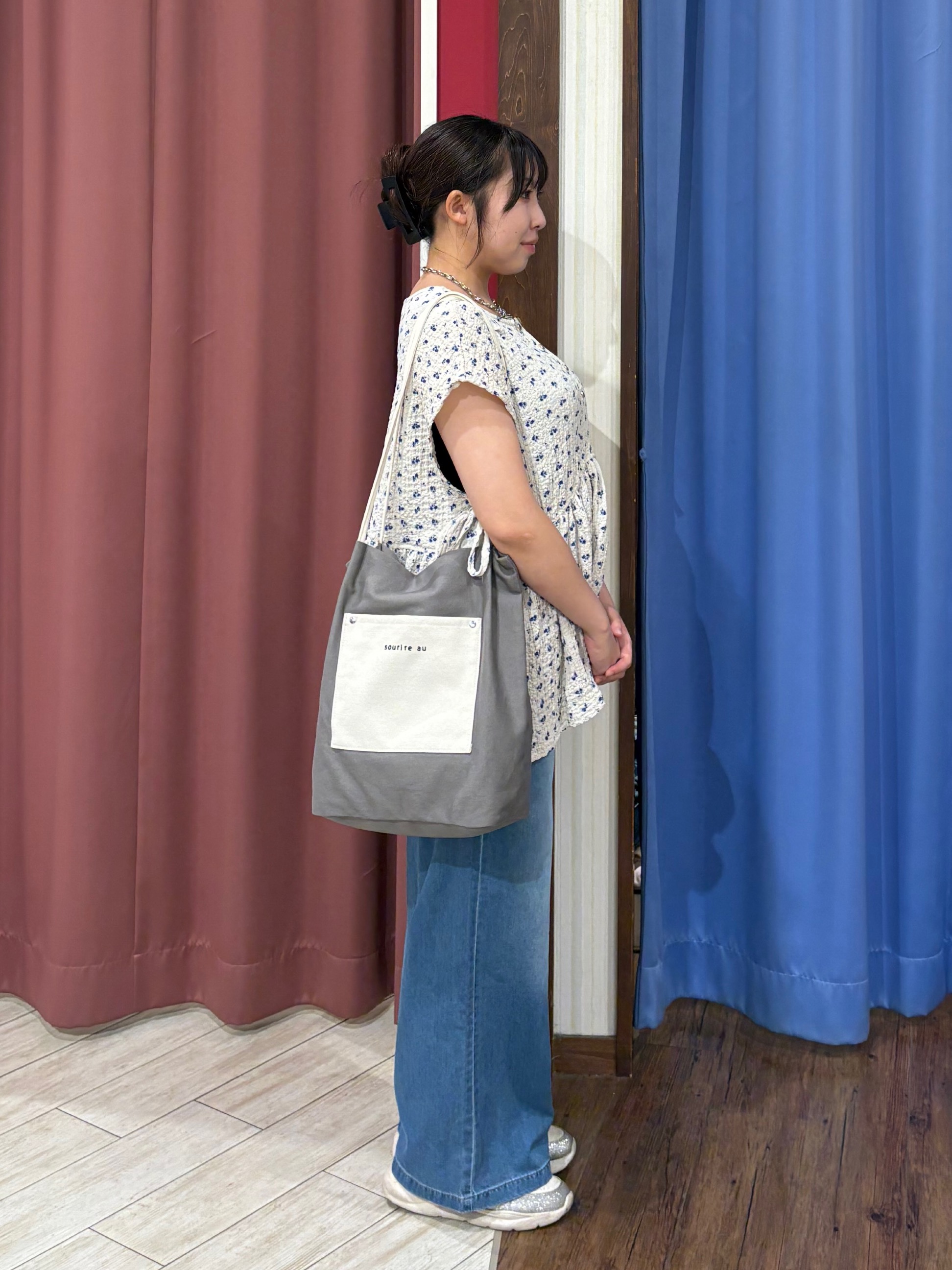 SAKUさんの「SHOO･LA･RUE｜【洗濯機可】軽い着ごこちライトオンスデニムワイドパンツ」を使ったコーディネート