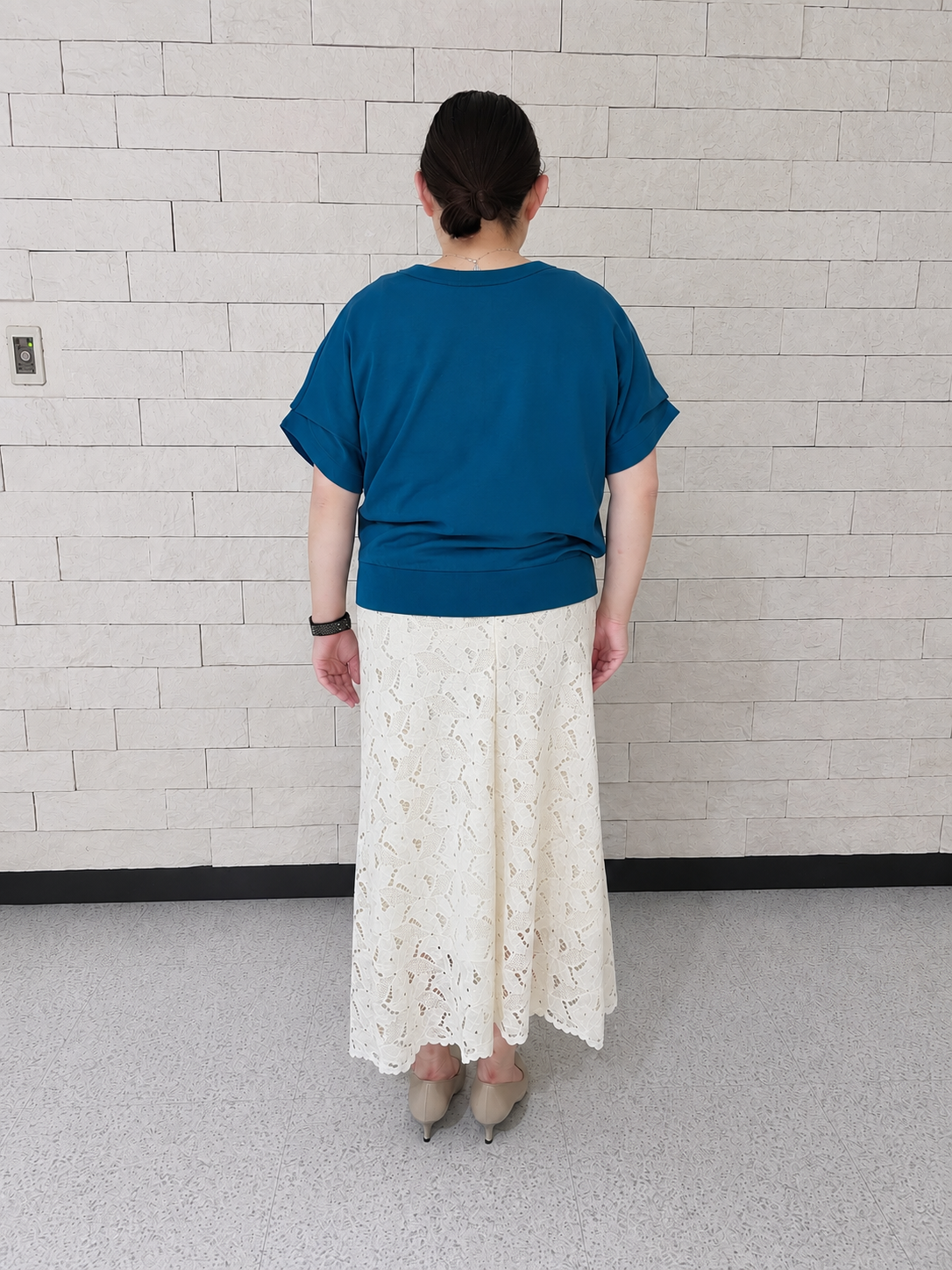 chikaさんの「UNTITLED｜【秋のきれいめ服/セットアップ可】リーフレースロングスカート」を使ったコーディネート