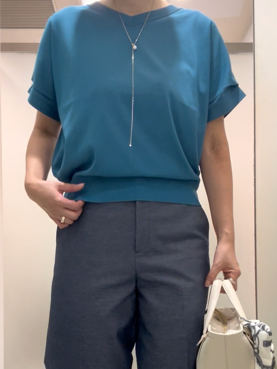 まどかさんの「UNTITLED｜【肌に張りつきにくい/前後2WAY】ドライタッチコットンプルオーバー」を使ったコーディネート
