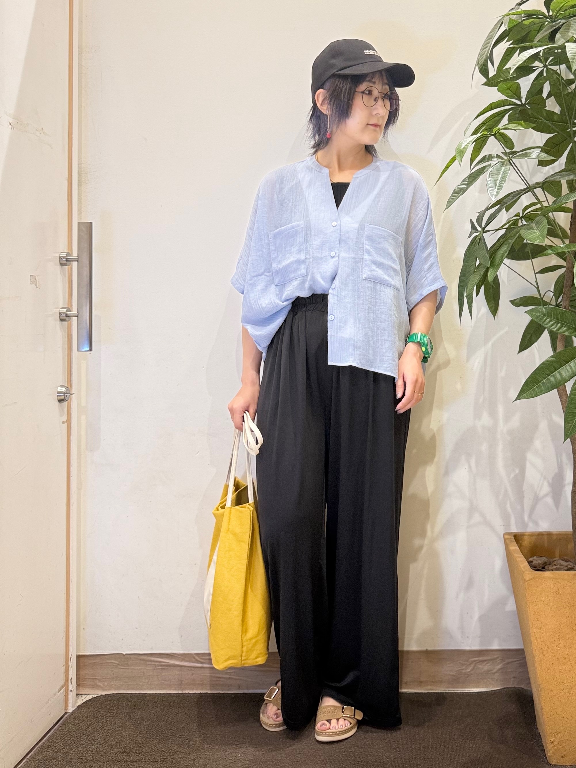 misakiさんの「SHOO･LA･RUE｜【洗濯機可/選べる6色】程よいシアー感が涼し気 ゆったりワッシャードルマンブラウス」を使ったコーディネート