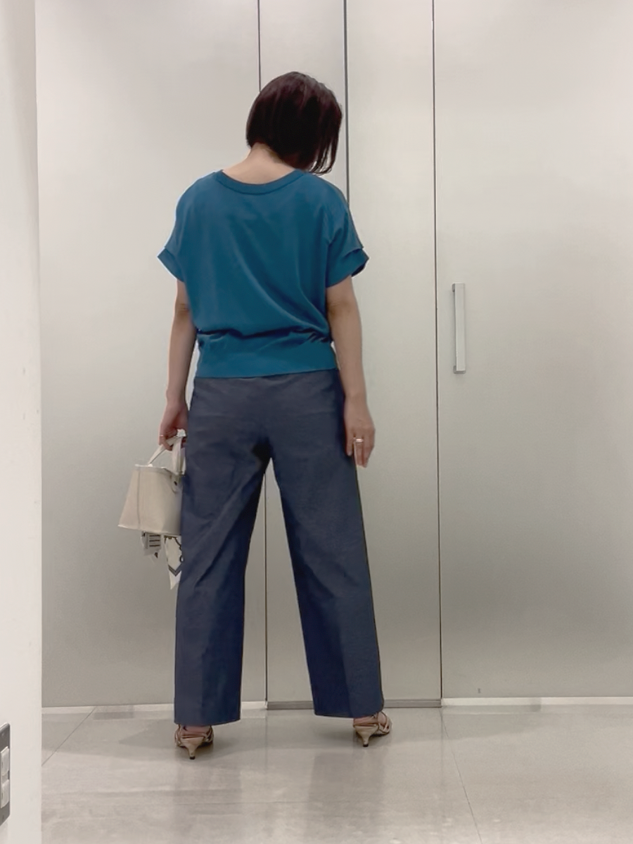 まどかさんの「UNTITLED｜【肌に張りつきにくい/前後2WAY】ドライタッチコットンプルオーバー」を使ったコーディネート