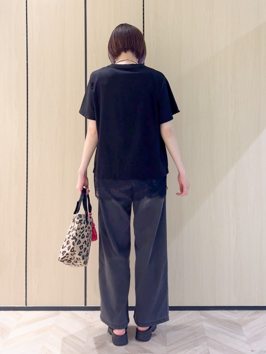 𝐜𝐡𝐢𝐤𝐚さんの「SHOO･LA･RUE｜【S-LL/洗濯機可】軽凛(かろりん) 楽に着られて上品 裾レーススキッパーブラウス」を使ったコーディネート