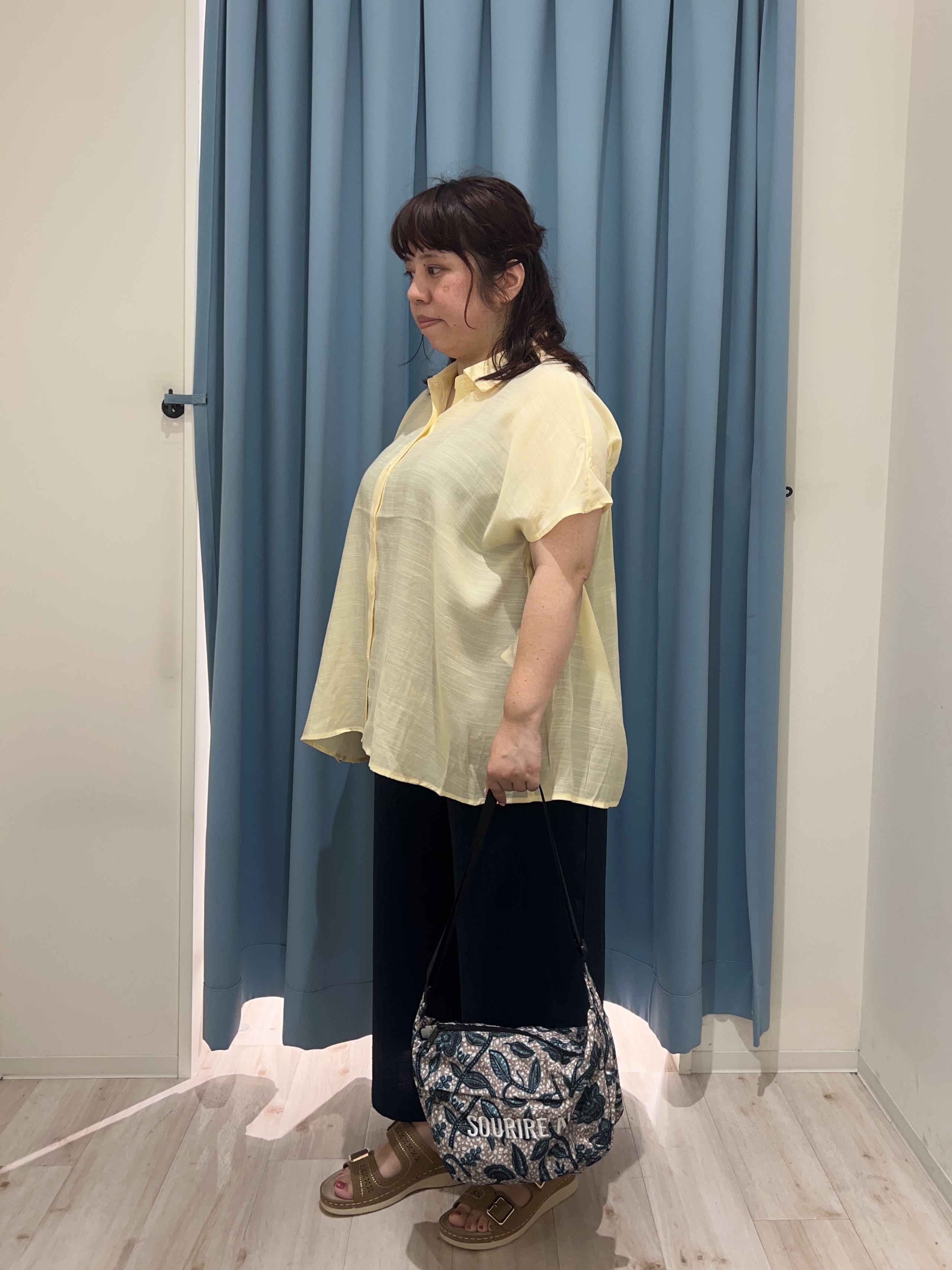 くーさんの「SHOO･LA･RUE｜【UV/洗濯機可】ほんのりシアーで上品な バックギャザーブラウス」を使ったコーディネート