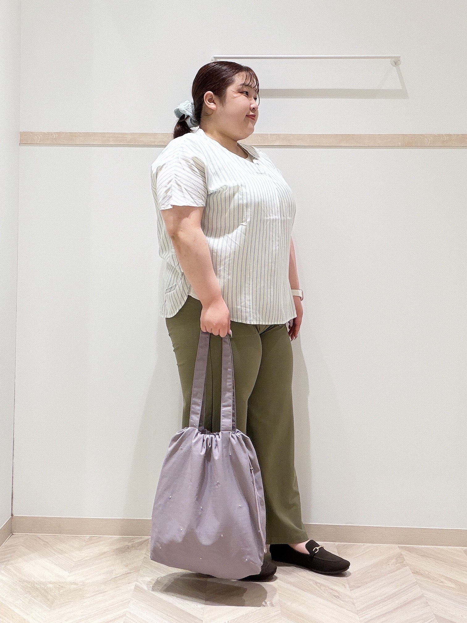ゆめかさんの「SHOO･LA･RUE｜【洗濯機可/体型カバー】とろみタックスキッパーブラウス」を使ったコーディネート