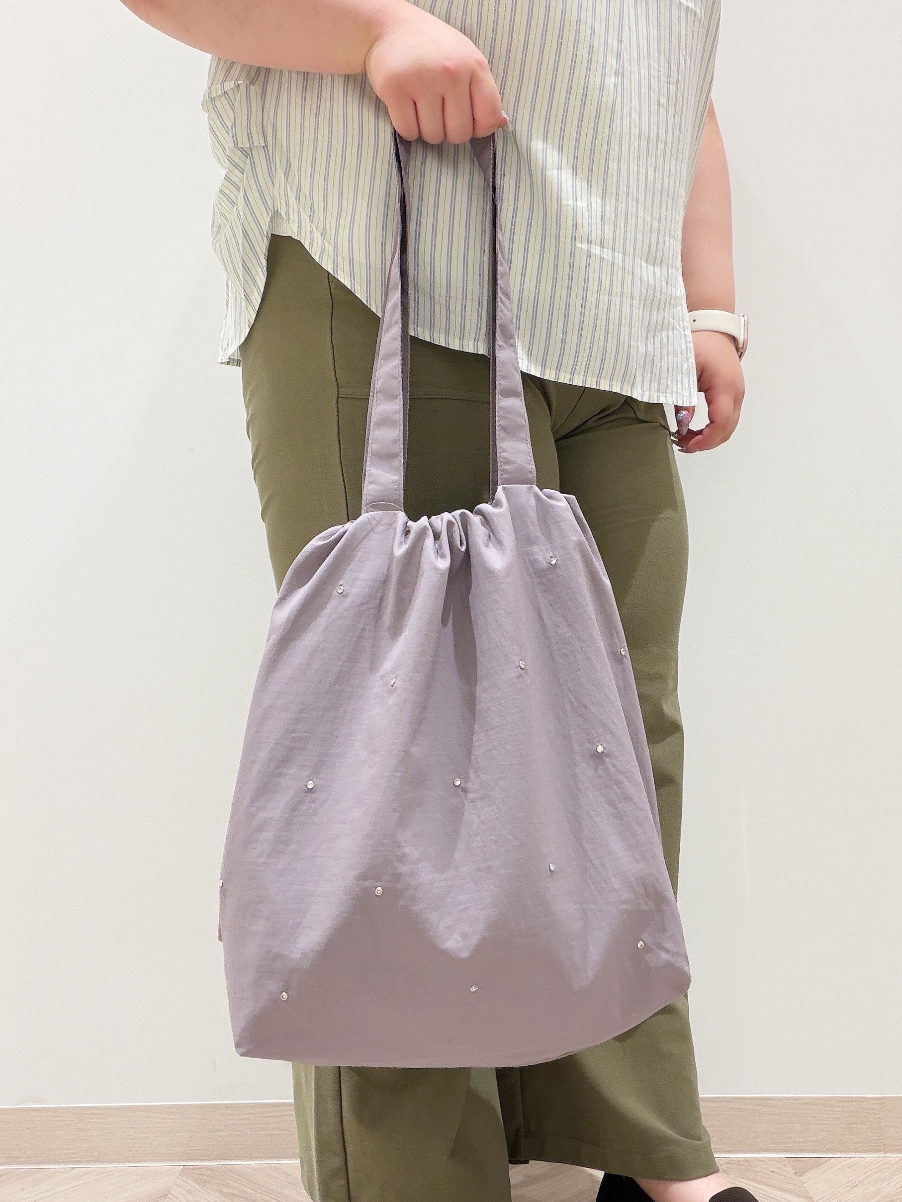ゆめかさんの「SHOO･LA･RUE｜【洗濯機可/体型カバー】とろみタックスキッパーブラウス」を使ったコーディネート