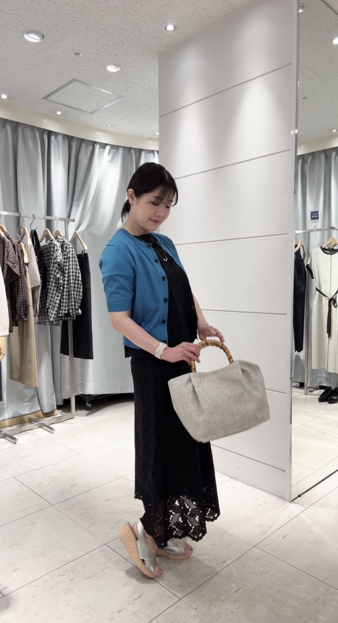 misaさんの「UNTITLED｜【セットアップ可/品のある透け感】リーフレースブラウス」を使ったコーディネート