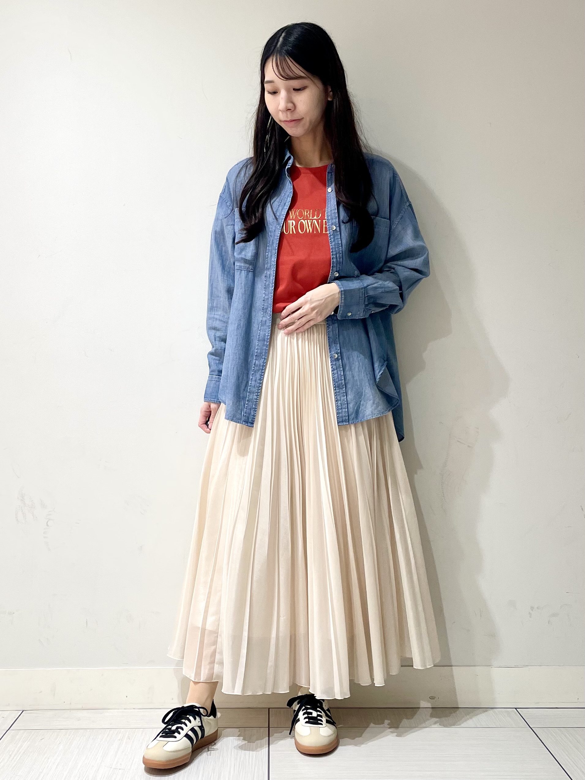 ことさんの「DRESSTERIOR｜【涼しく着映え】シアーデニムシャツ」を使ったコーディネート