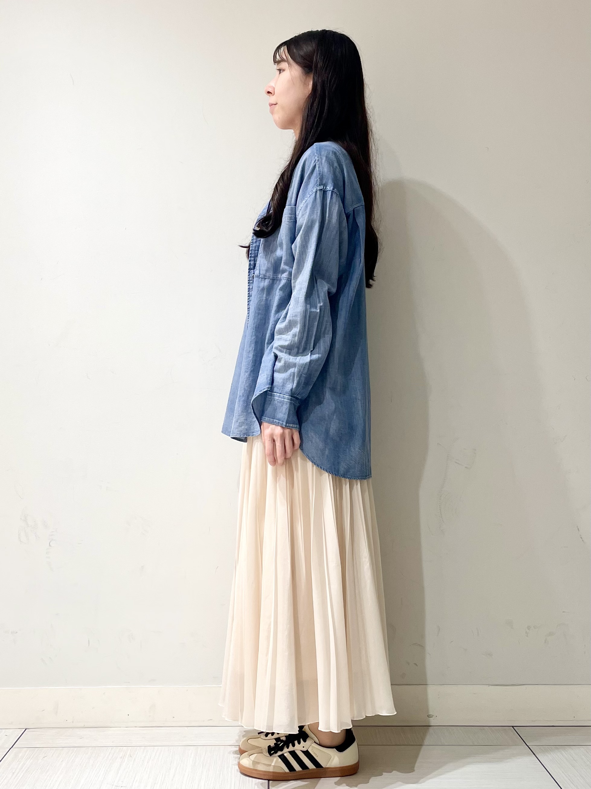 ことさんの「DRESSTERIOR｜【涼しく着映え】シアーデニムシャツ」を使ったコーディネート