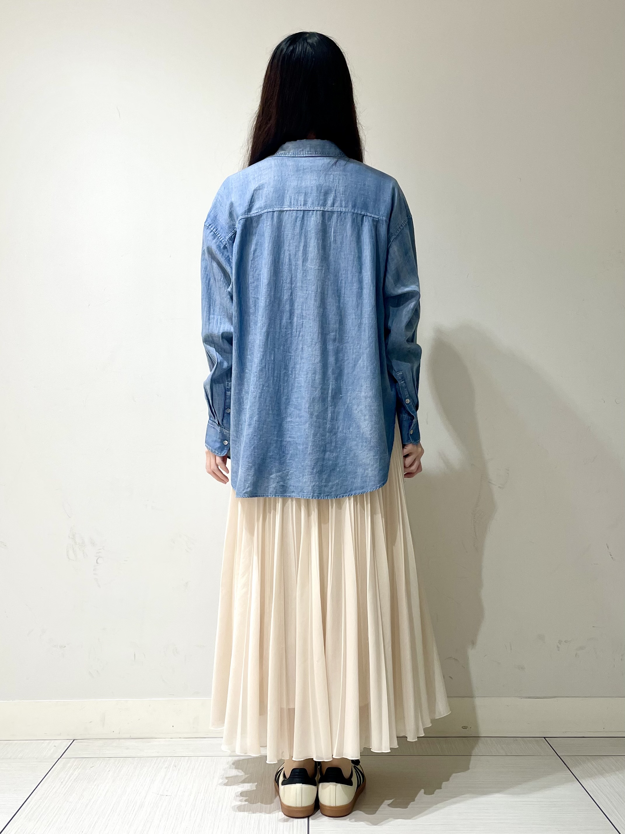 ことさんの「DRESSTERIOR｜【涼しく着映え】シアーデニムシャツ」を使ったコーディネート