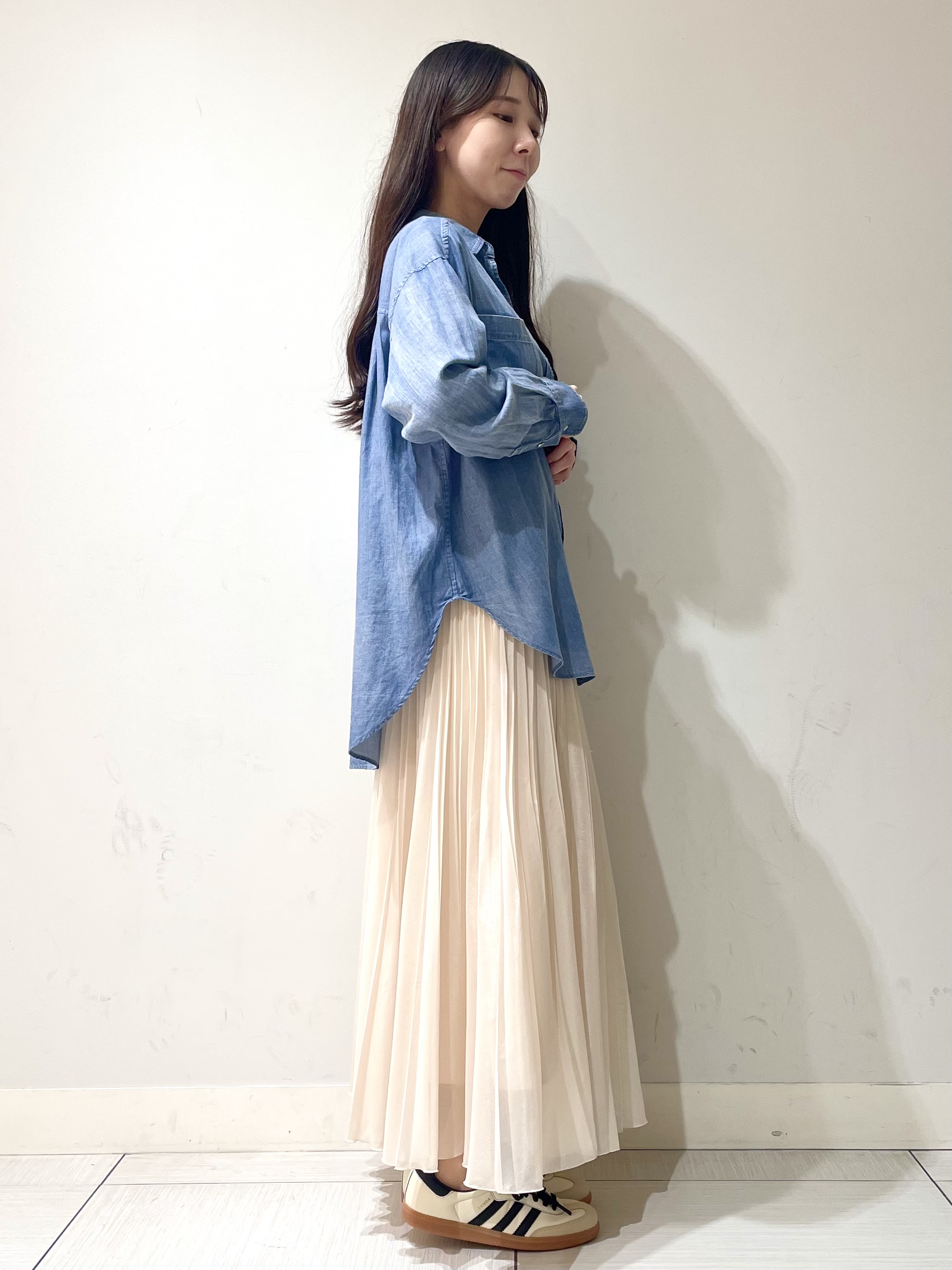 ことさんの「DRESSTERIOR｜【涼しく着映え】シアーデニムシャツ」を使ったコーディネート