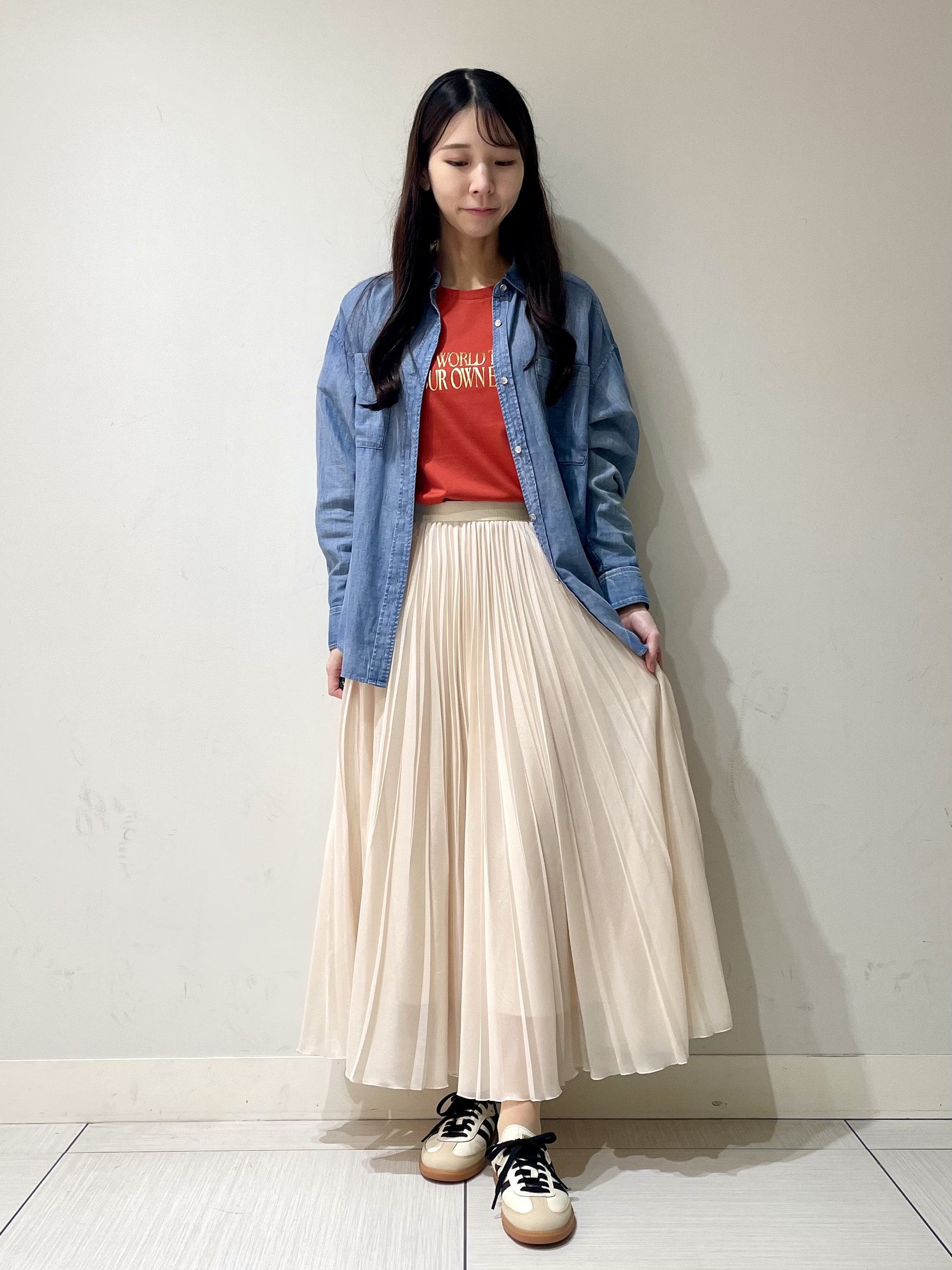 ことさんの「DRESSTERIOR｜【涼しく着映え】シアーデニムシャツ」を使ったコーディネート