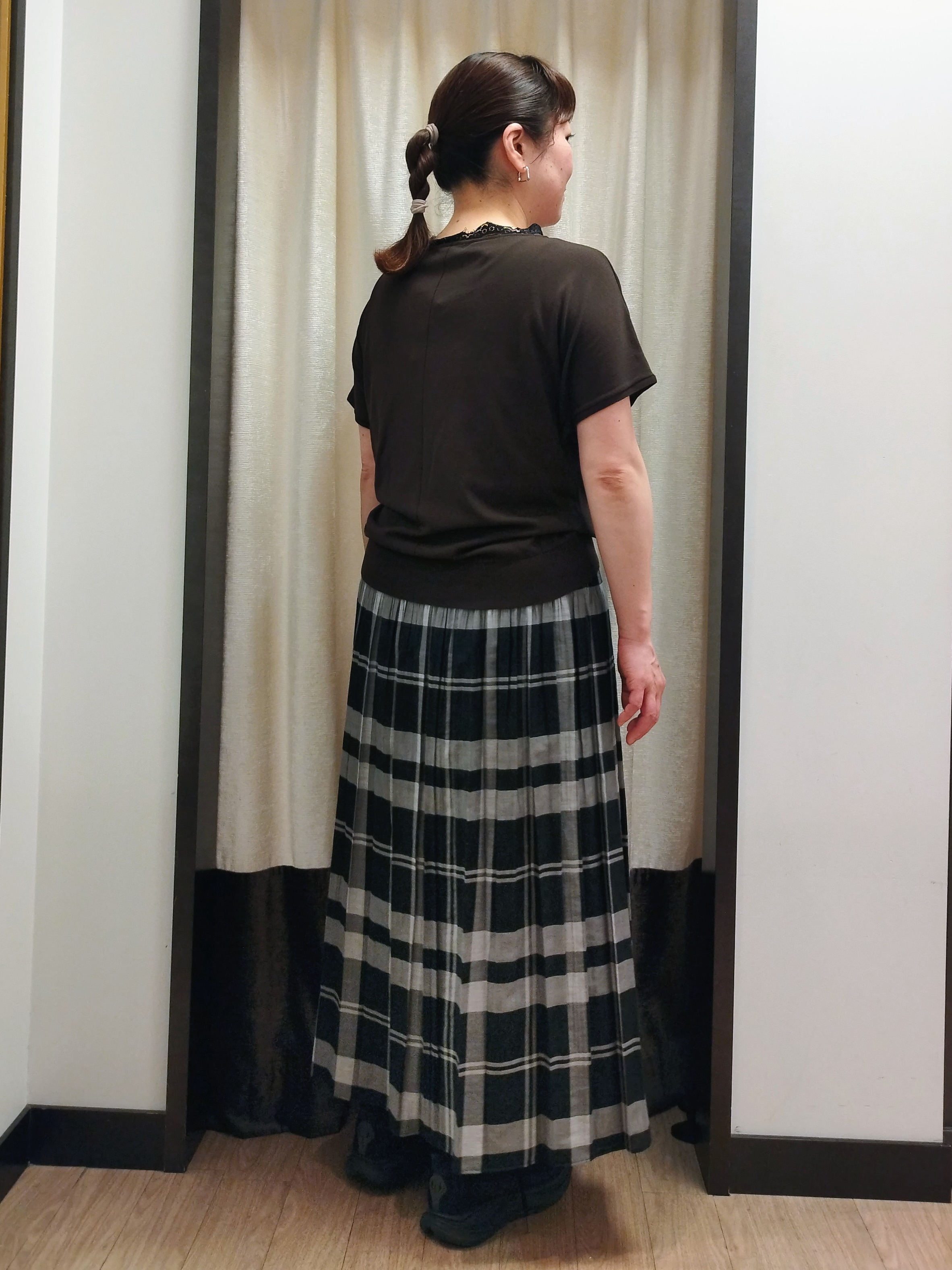 junさんの「Reflect｜【二の腕カバー／手洗い可】ネックレース フレンチスリーブニット」を使ったコーディネート
