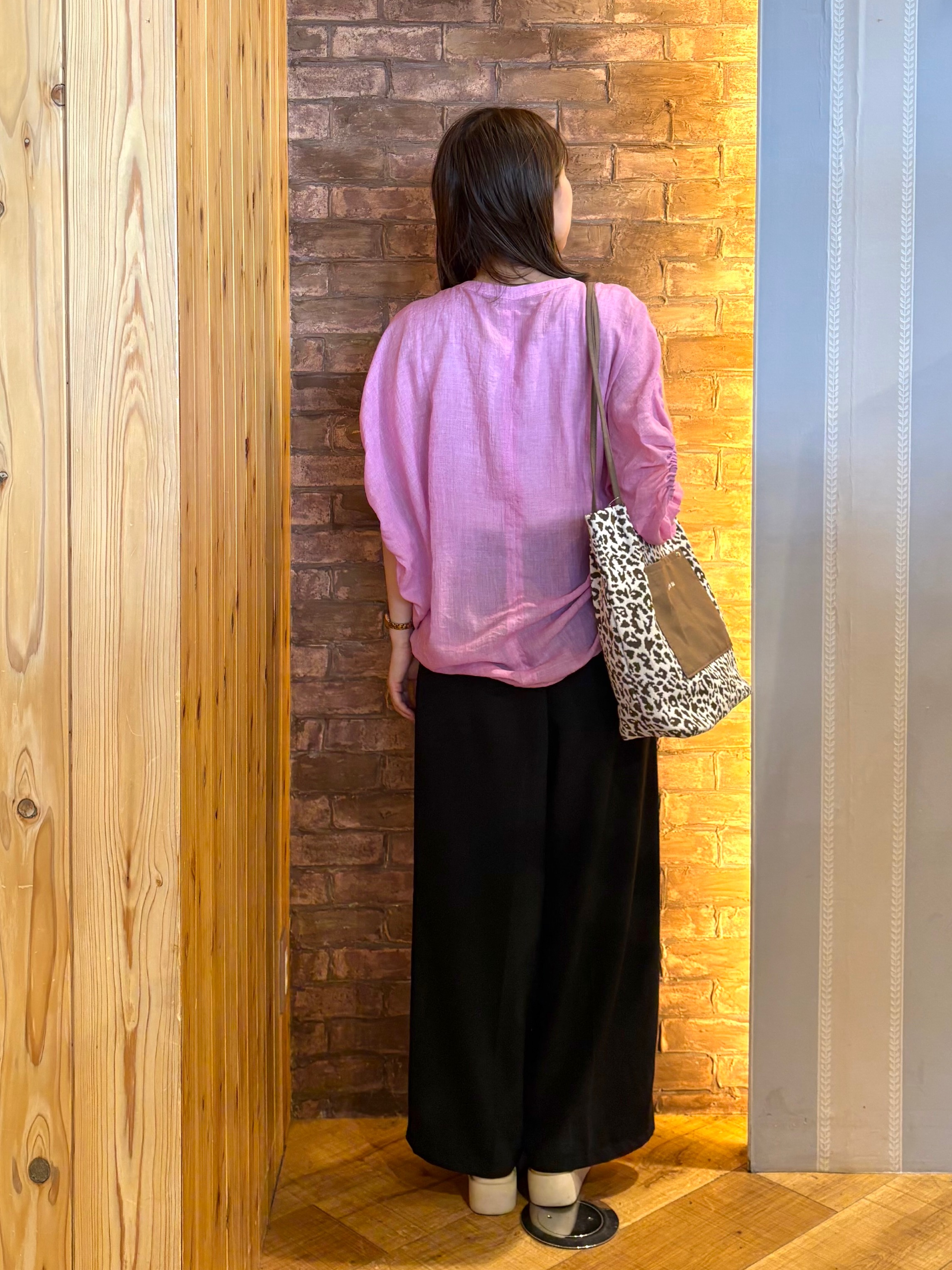 mieさんの「SHOO･LA･RUE｜【体型カバー】バルーン風ゆるシャツブラウス」を使ったコーディネート