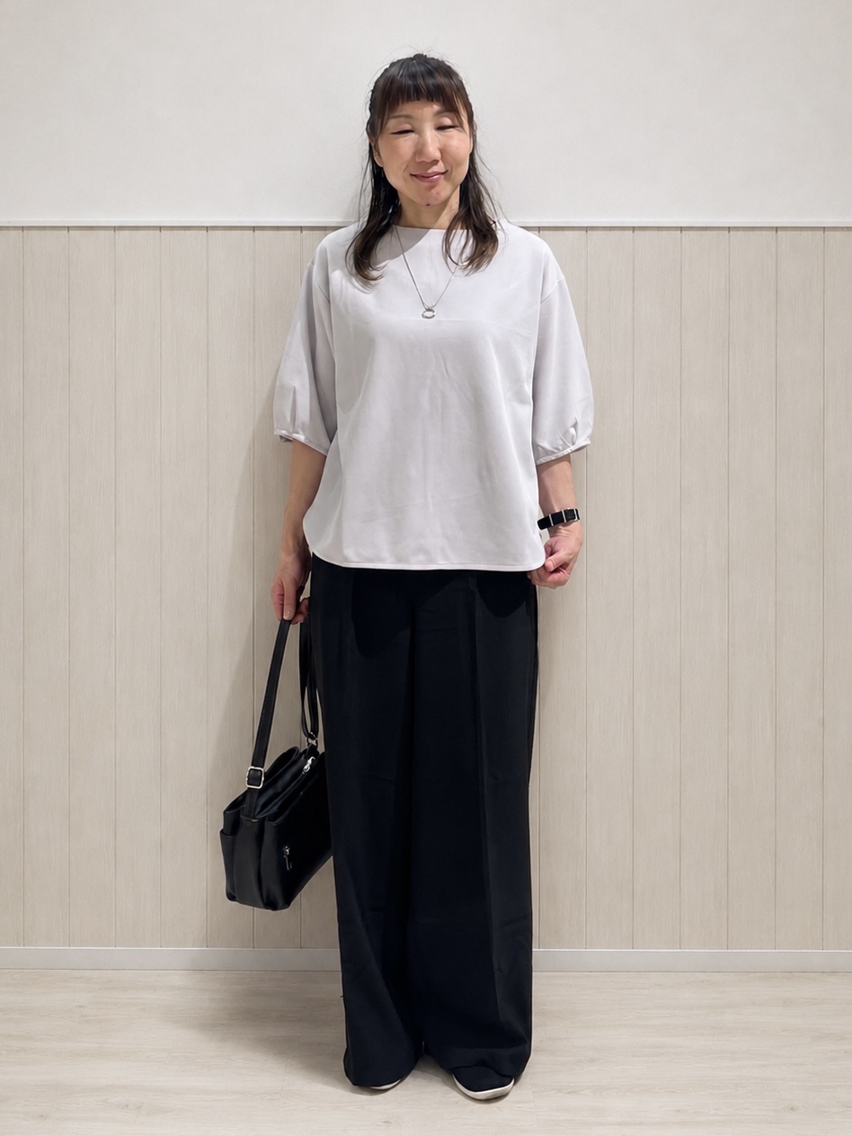 まつみさんの「SHOO･LA･RUE｜【2点セット/洗濯機可/S-LL】インせず着られる ネックレス付き 5分袖Ｔシャツ」を使ったコーディネート