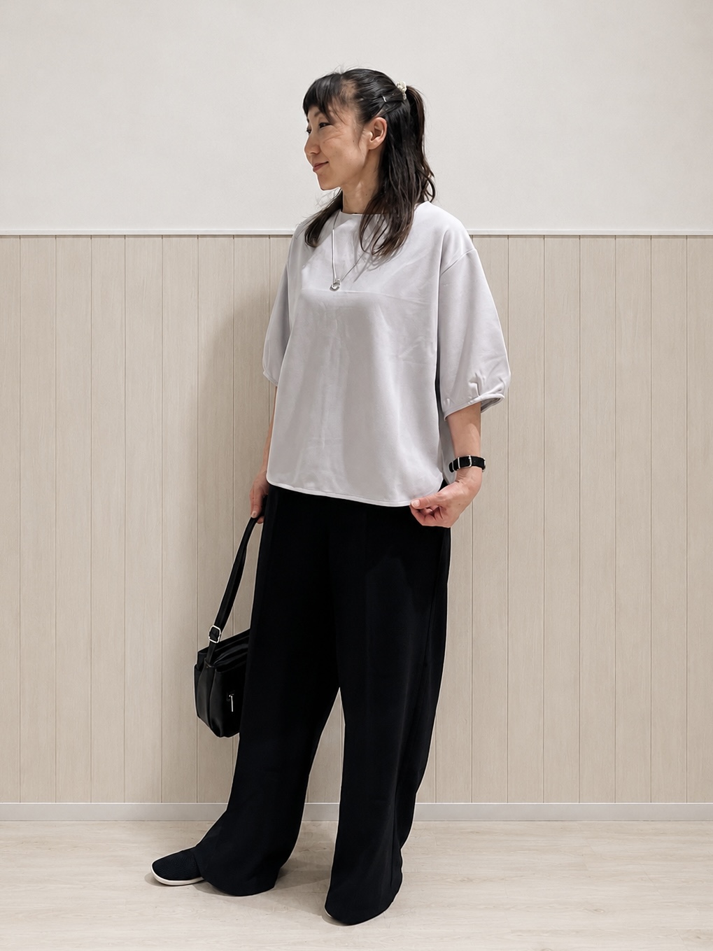まつみさんの「SHOO･LA･RUE｜【2点セット/洗濯機可/S-LL】インせず着られる ネックレス付き 5分袖Ｔシャツ」を使ったコーディネート