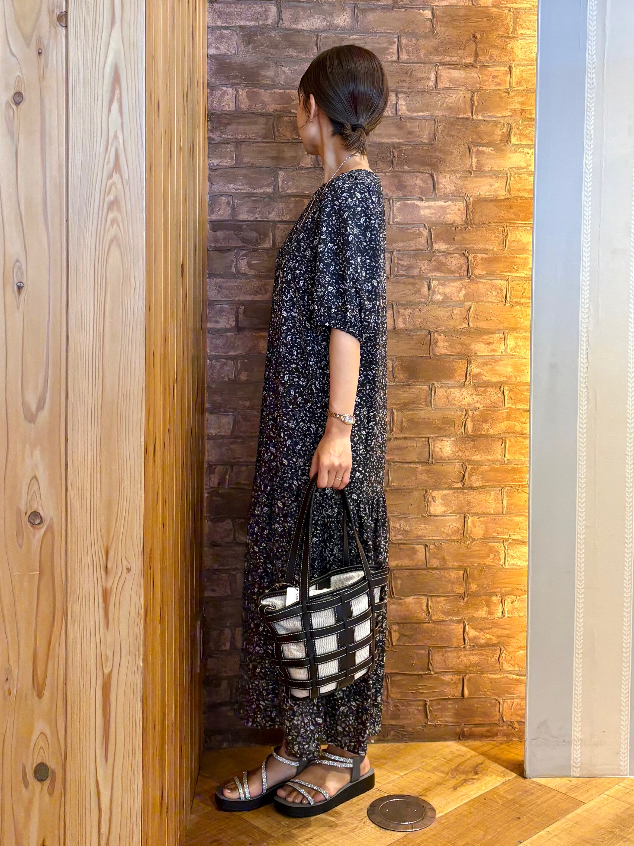 mieさんの「SHOO･LA･RUE｜花柄ティアードワンピース」を使ったコーディネート