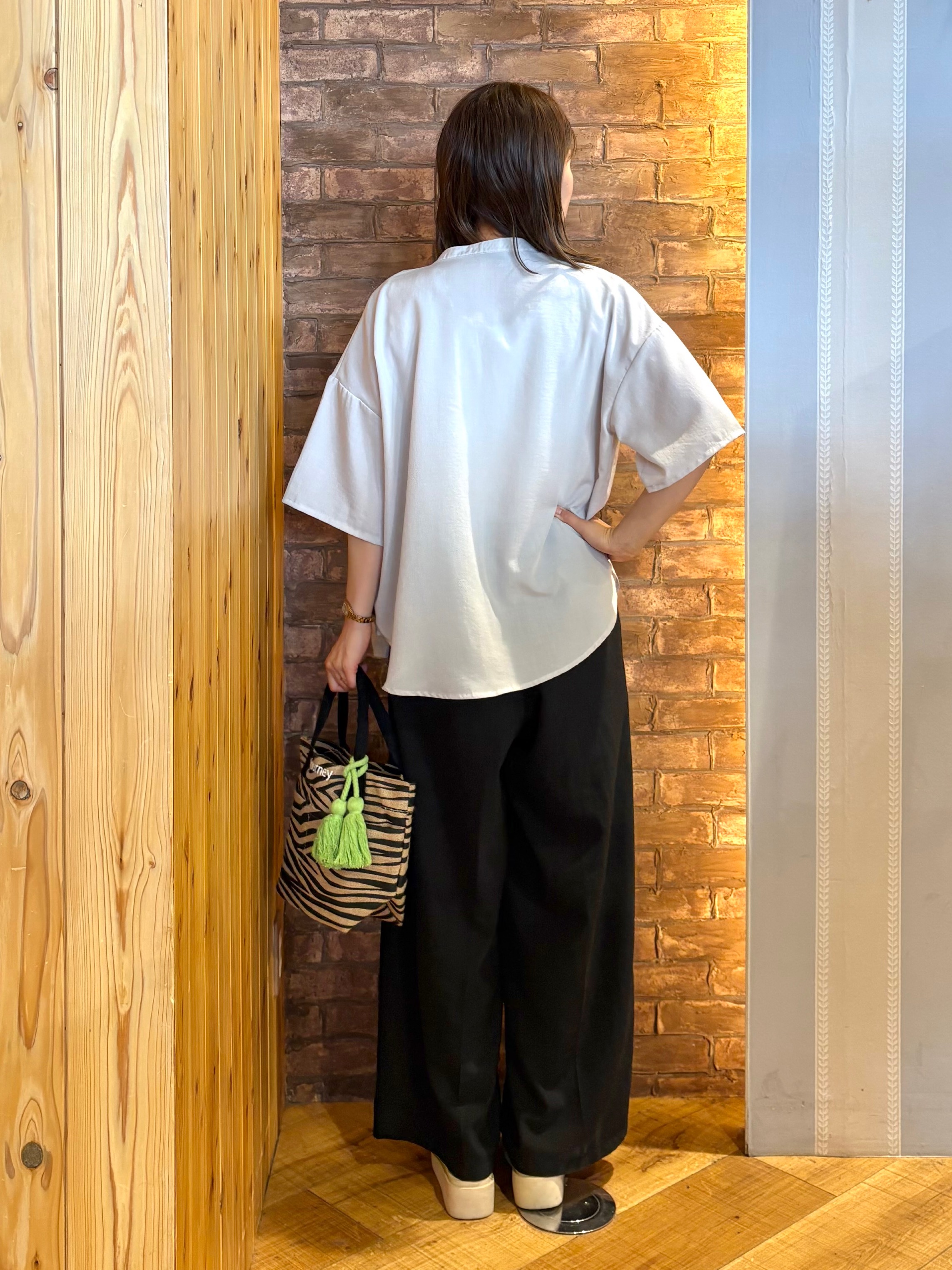 mieさんの「SHOO･LA･RUE｜【洗濯機可/S-LL】大人の抜け感 ゆるっと5分袖シャツ」を使ったコーディネート