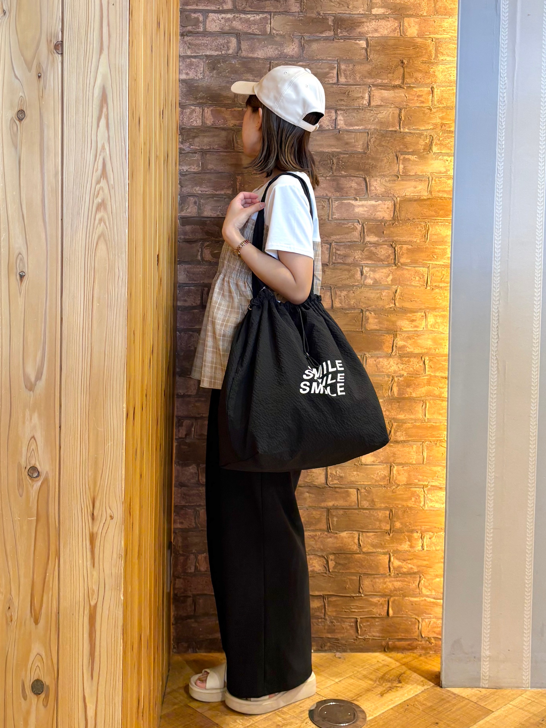 mieさんの「SHOO･LA･RUE｜【S-LL/洗濯機可/体型カバー】インせずサマ見え ビスチェ風異素材ドッキングTシャツ」を使ったコーディネート