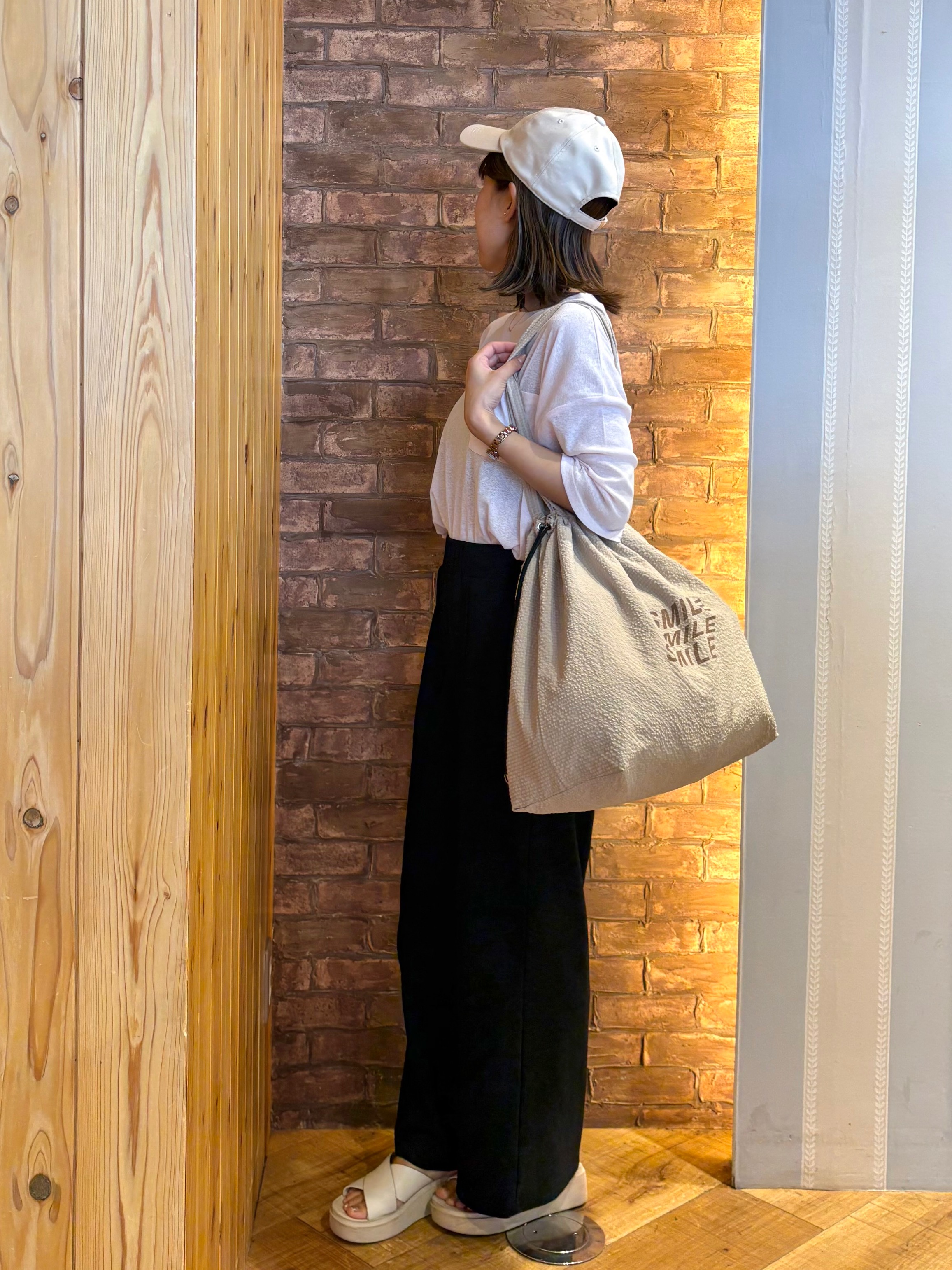 mieさんの「SHOO･LA･RUE｜【S-LL/洗濯機可/体型カバー】ゆるっとこなれる 大人のシアースラブTシャツ」を使ったコーディネート