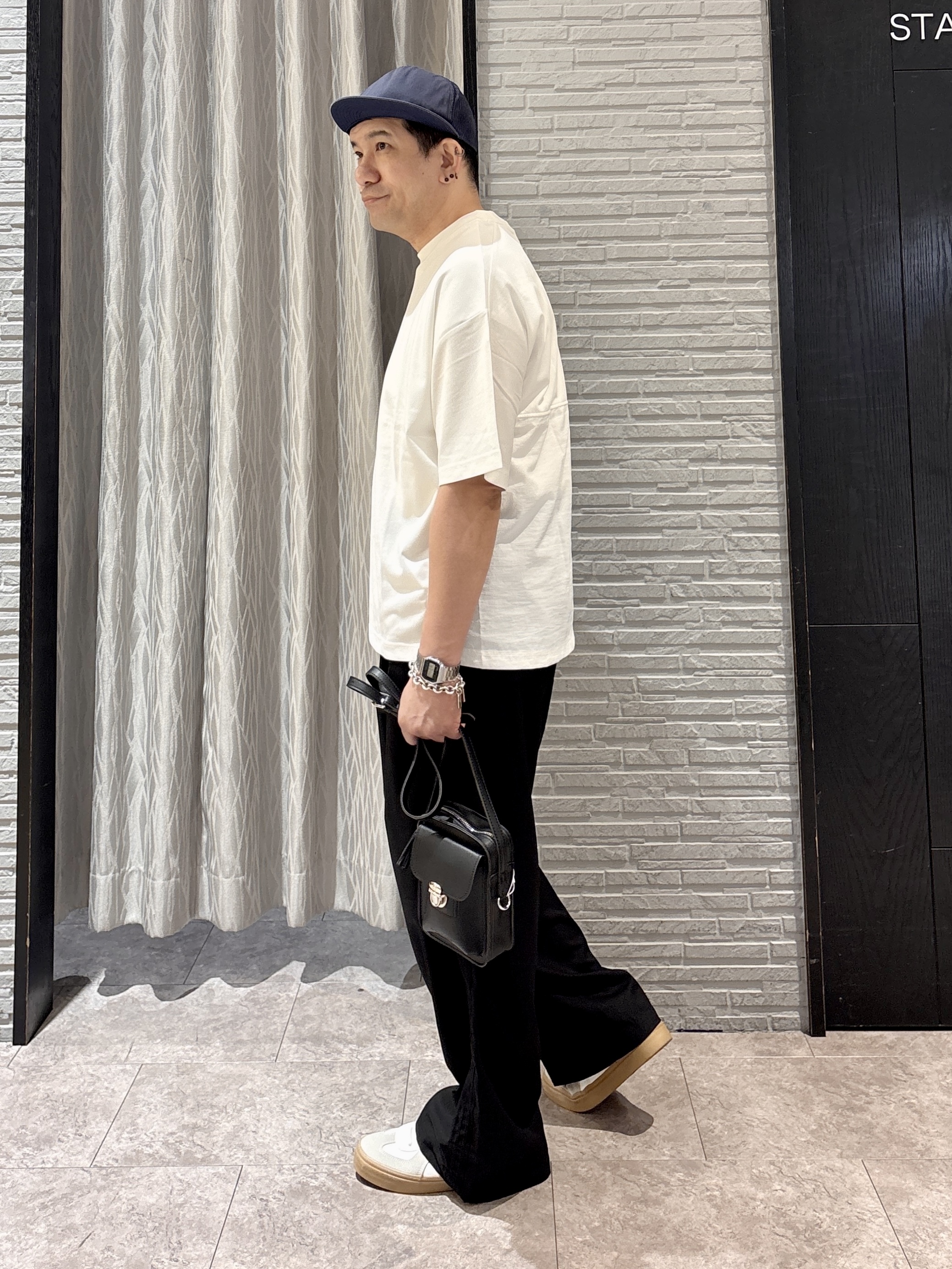 Pーyamaさんの「THE SHOP TK｜【ゆったりシルエット】前後切り替え 半袖Tシャツ」を使ったコーディネート