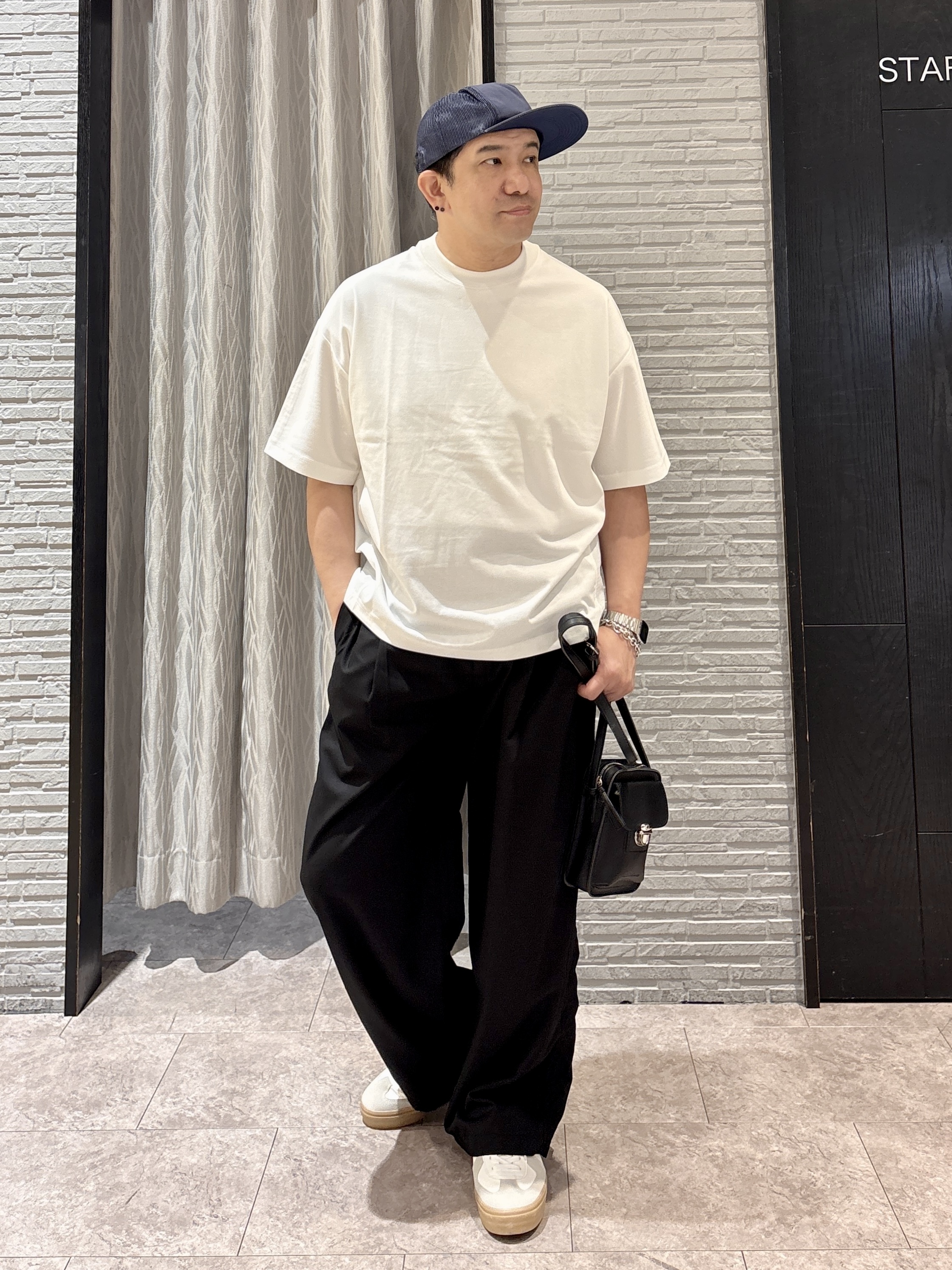 Pーyamaさんの「THE SHOP TK｜【ゆったりシルエット】前後切り替え 半袖Tシャツ」を使ったコーディネート