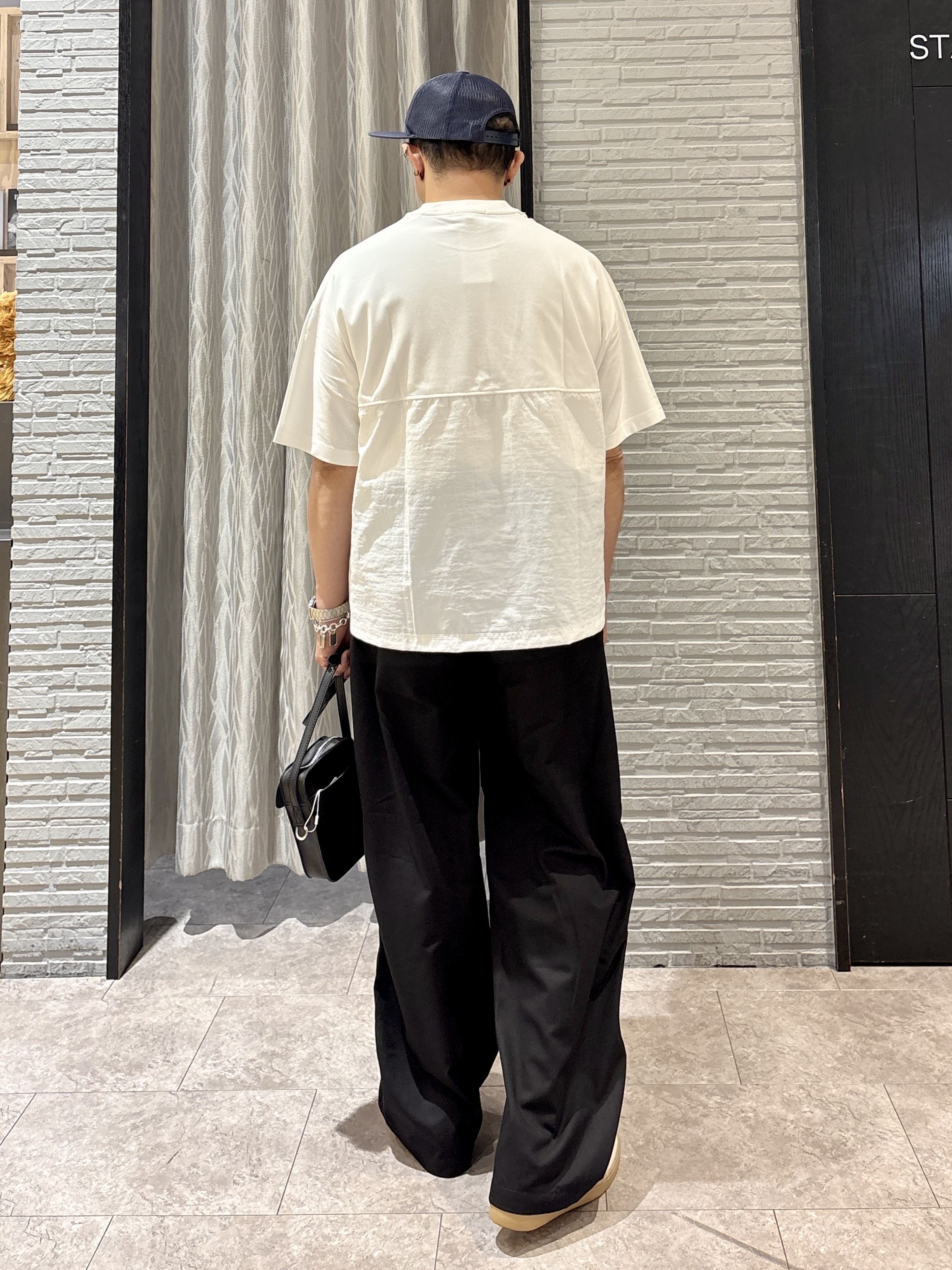 Pーyamaさんの「THE SHOP TK｜【ゆったりシルエット】前後切り替え 半袖Tシャツ」を使ったコーディネート