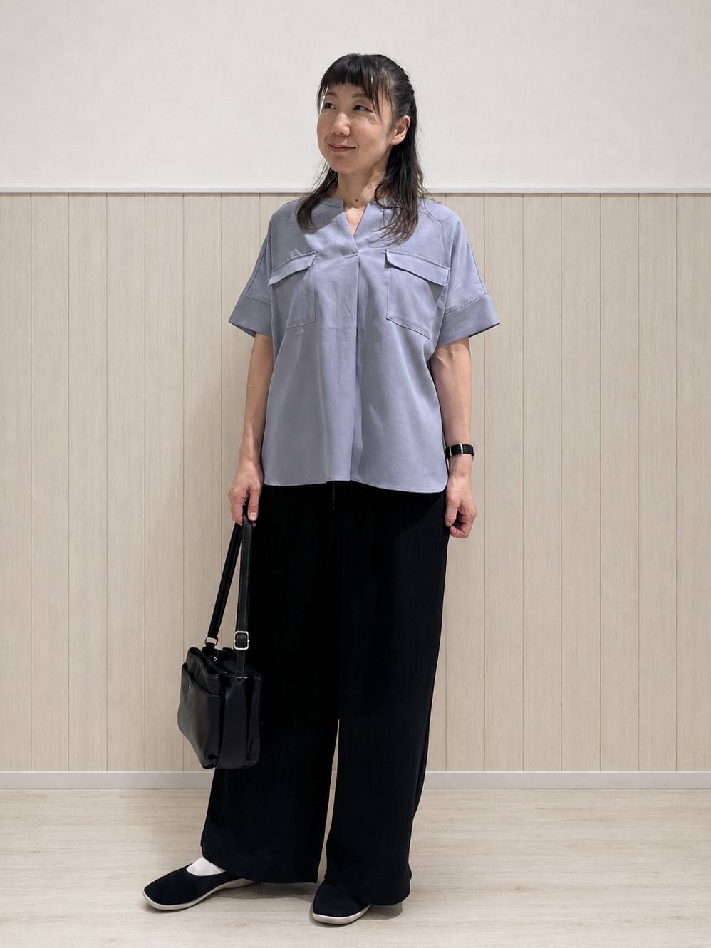 まつみさんの「SHOO･LA･RUE｜【洗濯後しわになりにくい/UV/吸水速乾】Wポケットが目を引く オンオフ使えるスキッパーブラウス」を使ったコーディネート