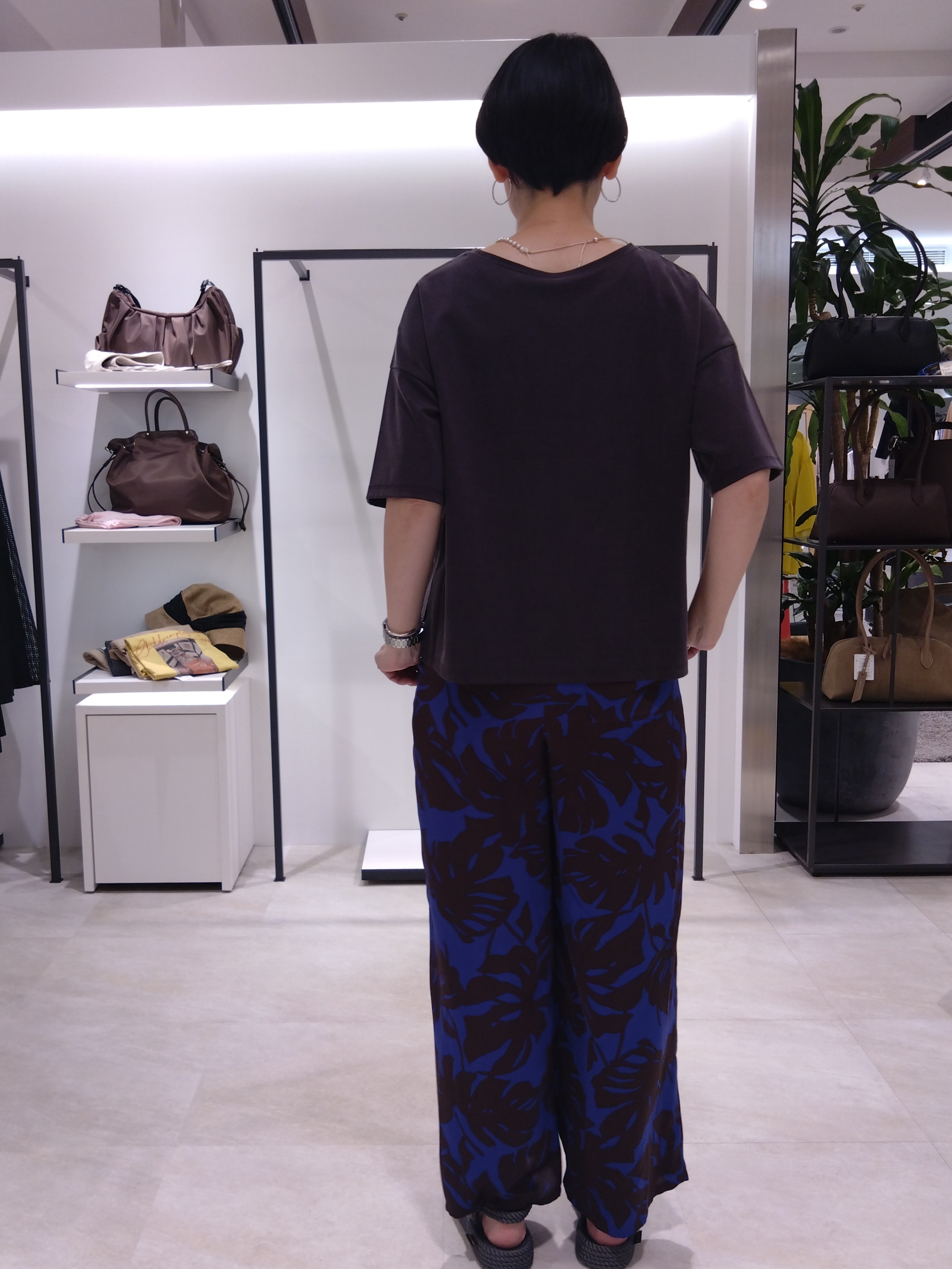 まちこさんの「UNTITLED｜【きれいめTシャツ/セットアップ可】ヴィンテージライクプルオーバー」を使ったコーディネート