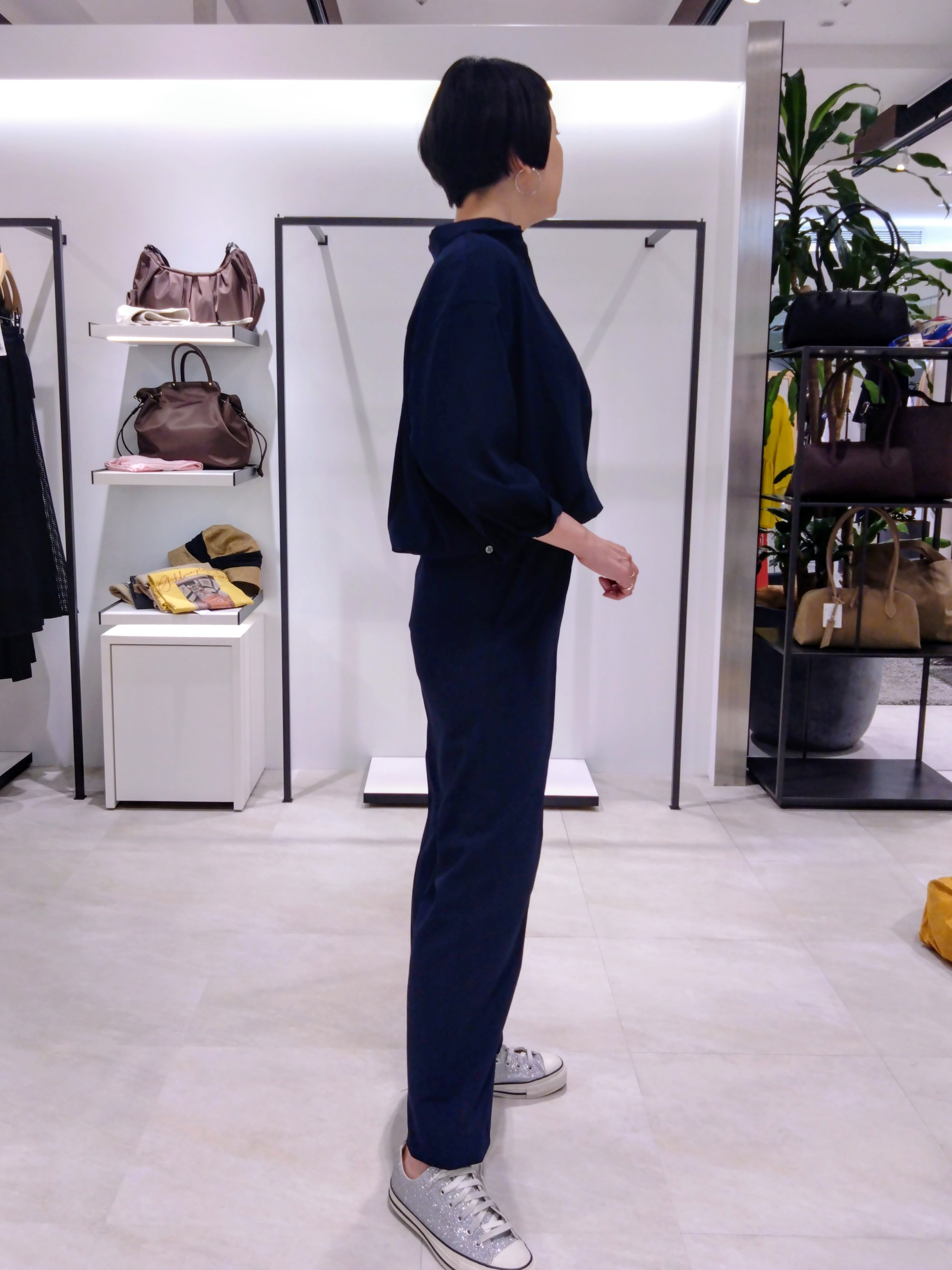 まちこさんの「UNTITLED｜【秋羽織り/セットアップ可/UVカット】エアリークールドロストシャツ」を使ったコーディネート