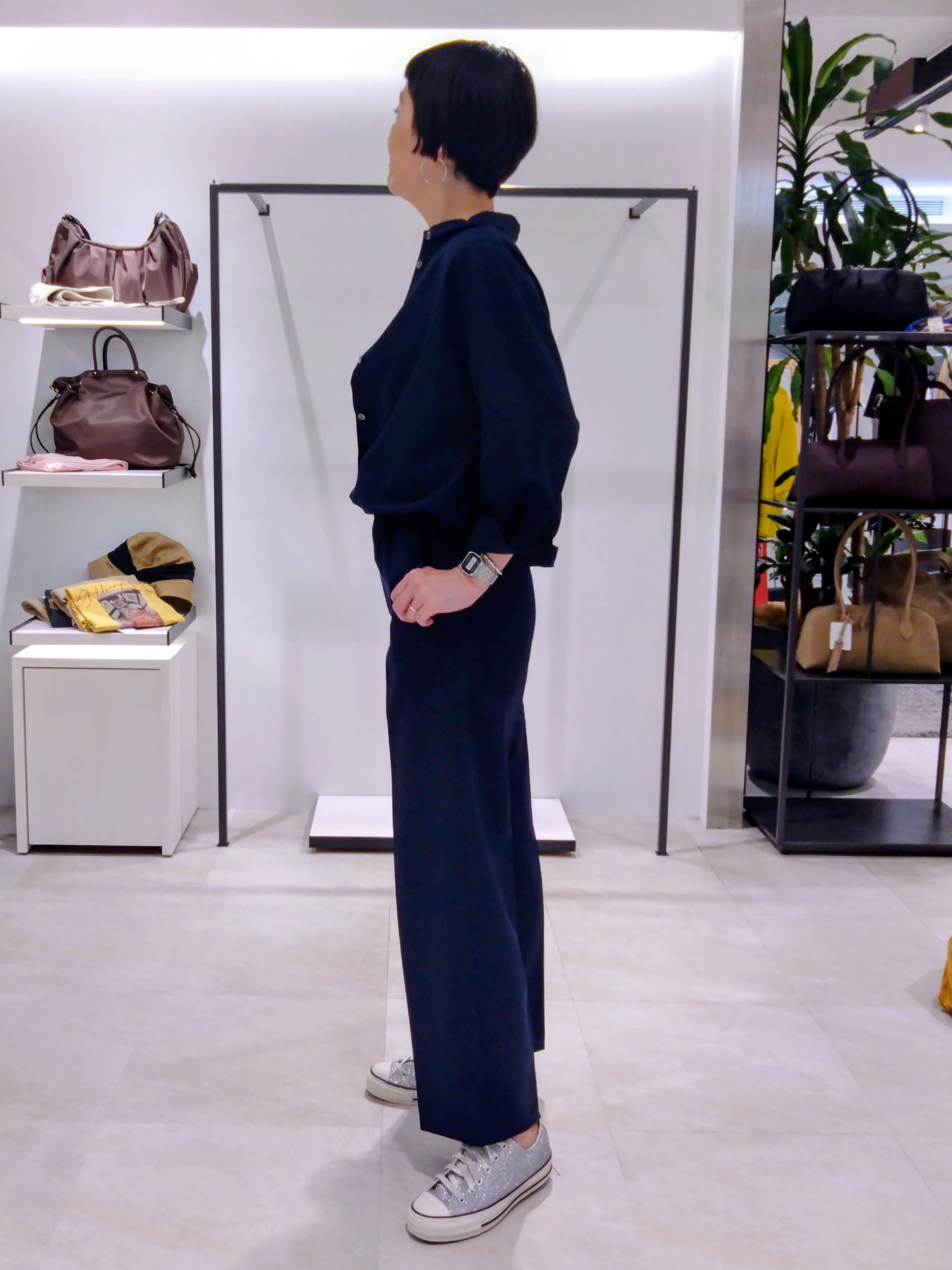 まちこさんの「UNTITLED｜【秋羽織り/セットアップ可/UVカット】エアリークールドロストシャツ」を使ったコーディネート